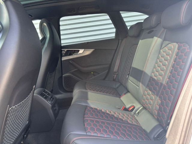 Fahrzeugabbildung Audi RS 4 Avant +WINTERRÄDER+DSC FAHRWERK+HUD+