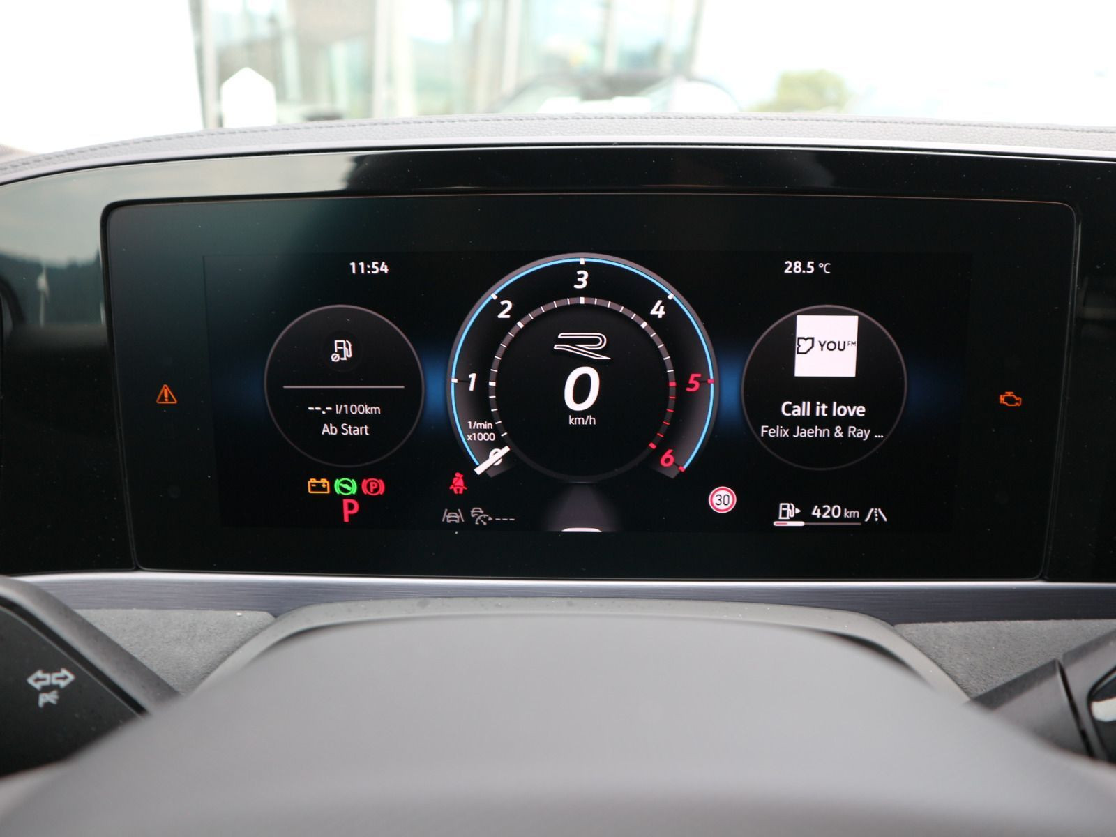 Fahrzeugabbildung Volkswagen Passat Variant R-Line 2,0 TDI SCR (150 PS) DSG AHK