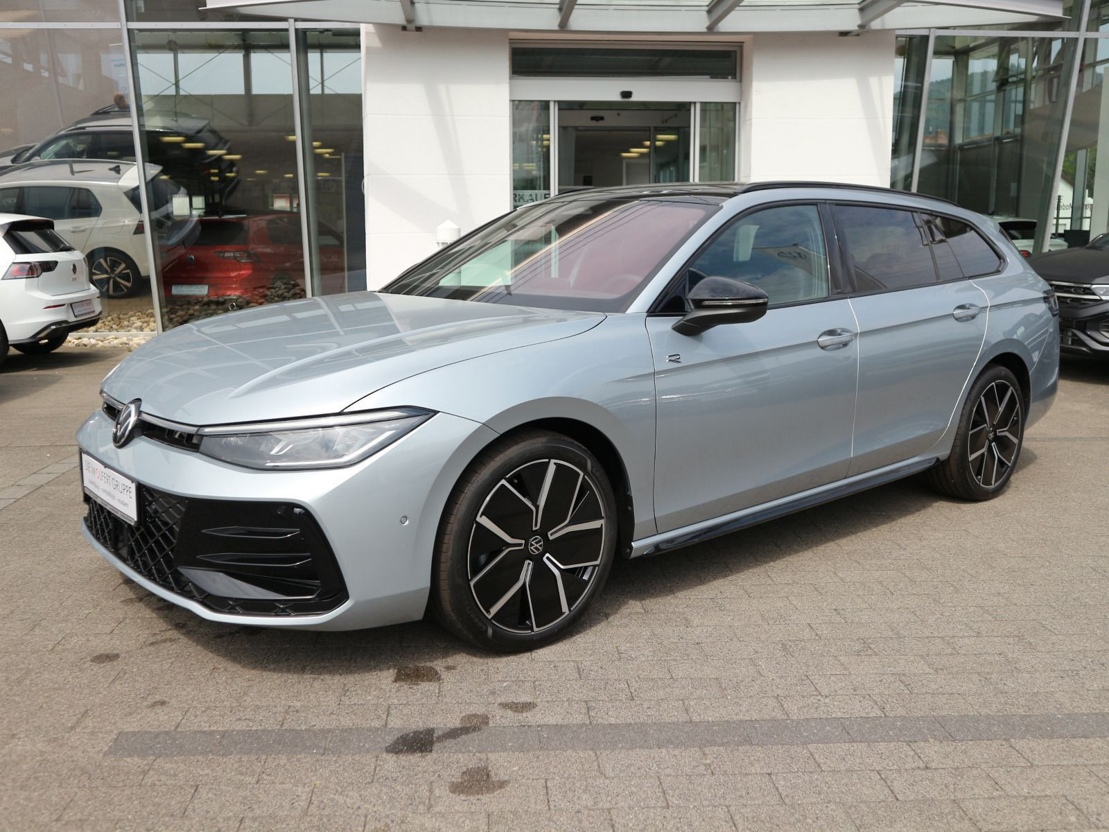 Fahrzeugabbildung Volkswagen Passat Variant R-Line 2,0 TDI SCR (150 PS) DSG AHK