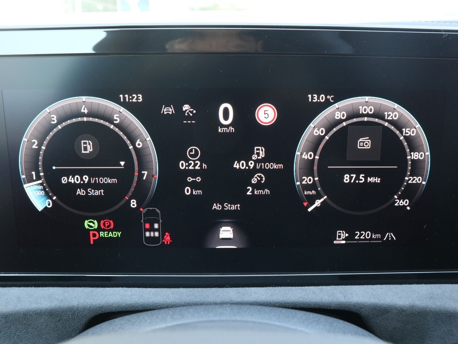 Fahrzeugabbildung Volkswagen Tiguan R-Line 1,5 eTSI OPF (150 PS) DSG *LEDER*NAVI*WINTERRÄDER*
