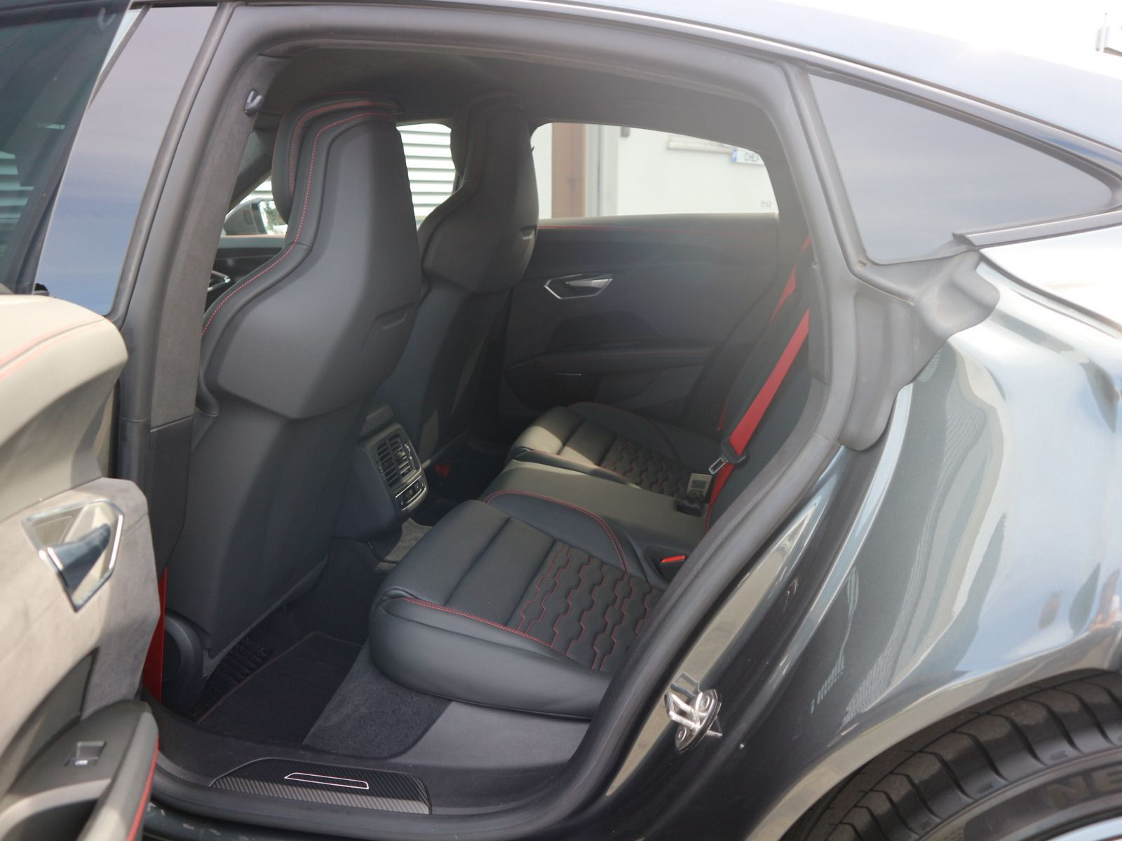 Fahrzeugabbildung Audi RS e-tron GT 0,5%*MATRIX*B&O*CARPLAY*ACC