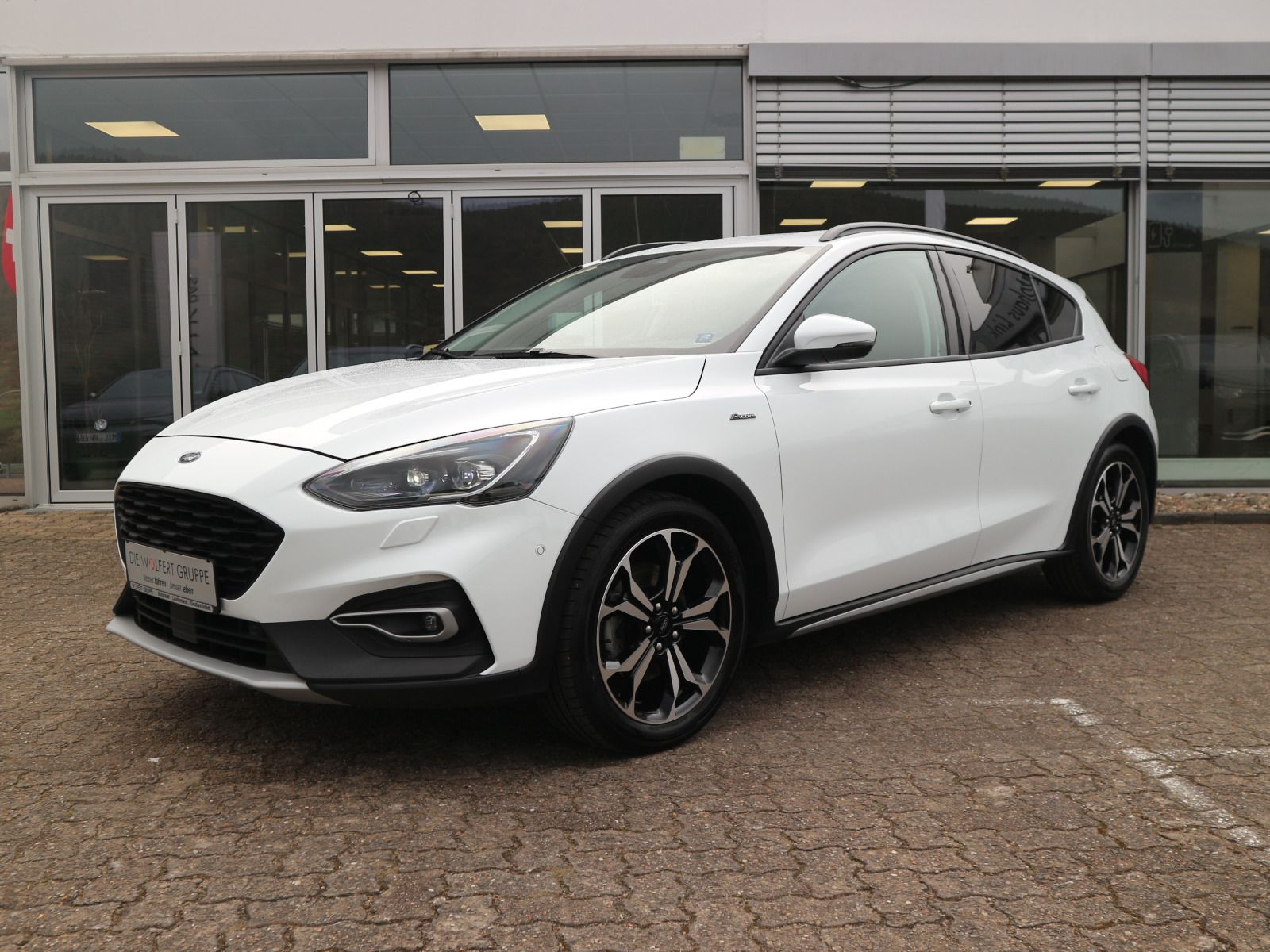 Fahrzeugabbildung Ford Focus Active 1.5 EcoBoost NAVI RFK KEYLESS LED