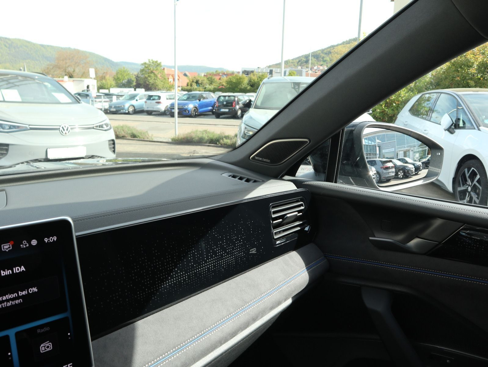Fahrzeugabbildung Volkswagen Tiguan R-Line 2,0 l TDI SCR 4MOTION (193 PS) DSG*WINTERRÄDER*AHK*STHZG*