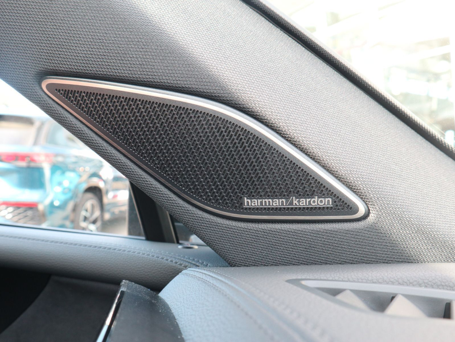 Fahrzeugabbildung Volkswagen Tiguan R-Line 2,0 l TDI SCR 4MOTION (193 PS) DSG*WINTERRÄDER*AHK*STHZG*