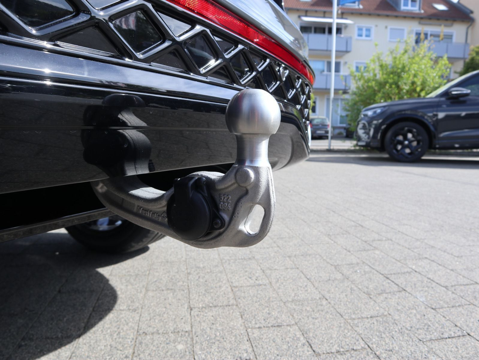 Fahrzeugabbildung Volkswagen Tiguan R-Line 2,0 l TDI SCR 4MOTION (193 PS) DSG*WINTERRÄDER*AHK*STHZG*