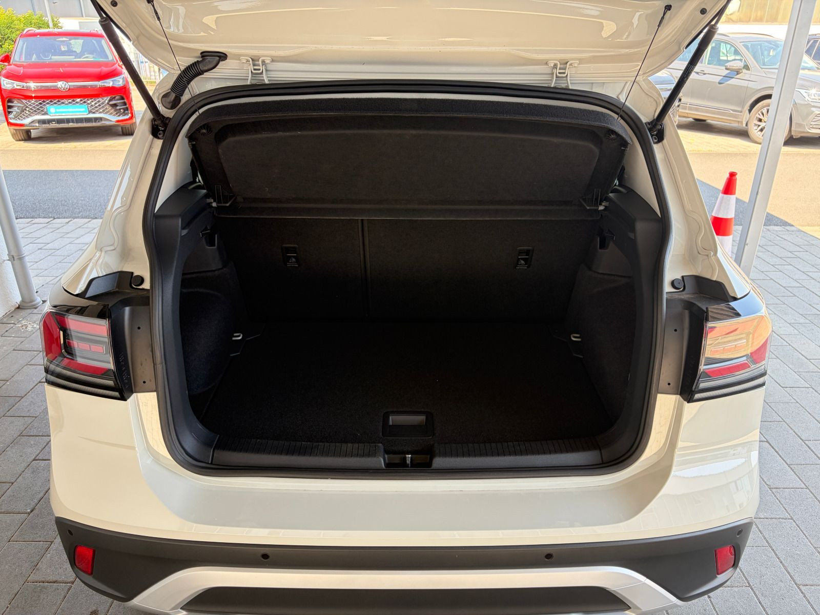 Fahrzeugabbildung Volkswagen T-Cross GOAL 1.0 TSI NAVI LED ACC CARPLAY PDC