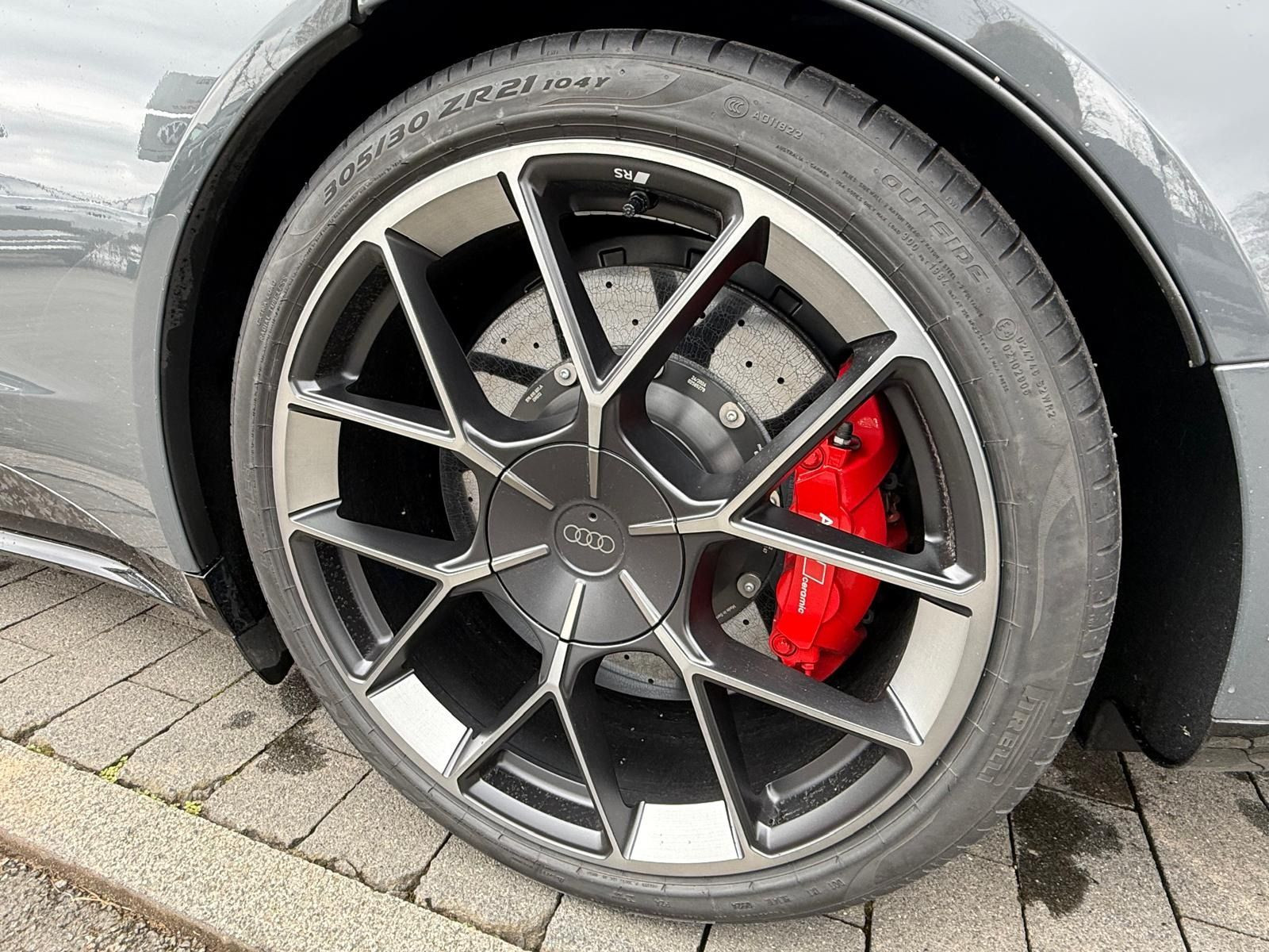 Fahrzeugabbildung Audi RS e-tron GT performance +AKTIVFAHRWERK+ALLRADLE