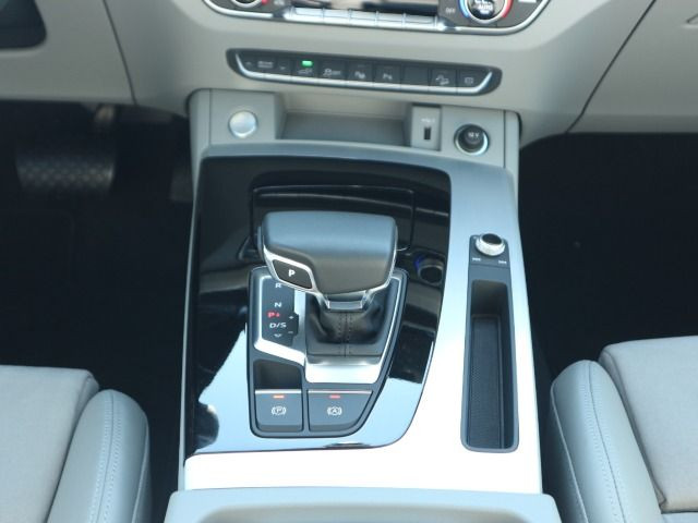 Fahrzeugabbildung Audi Q5 S line business 50 TFSI e quattro **0,5%**ACC