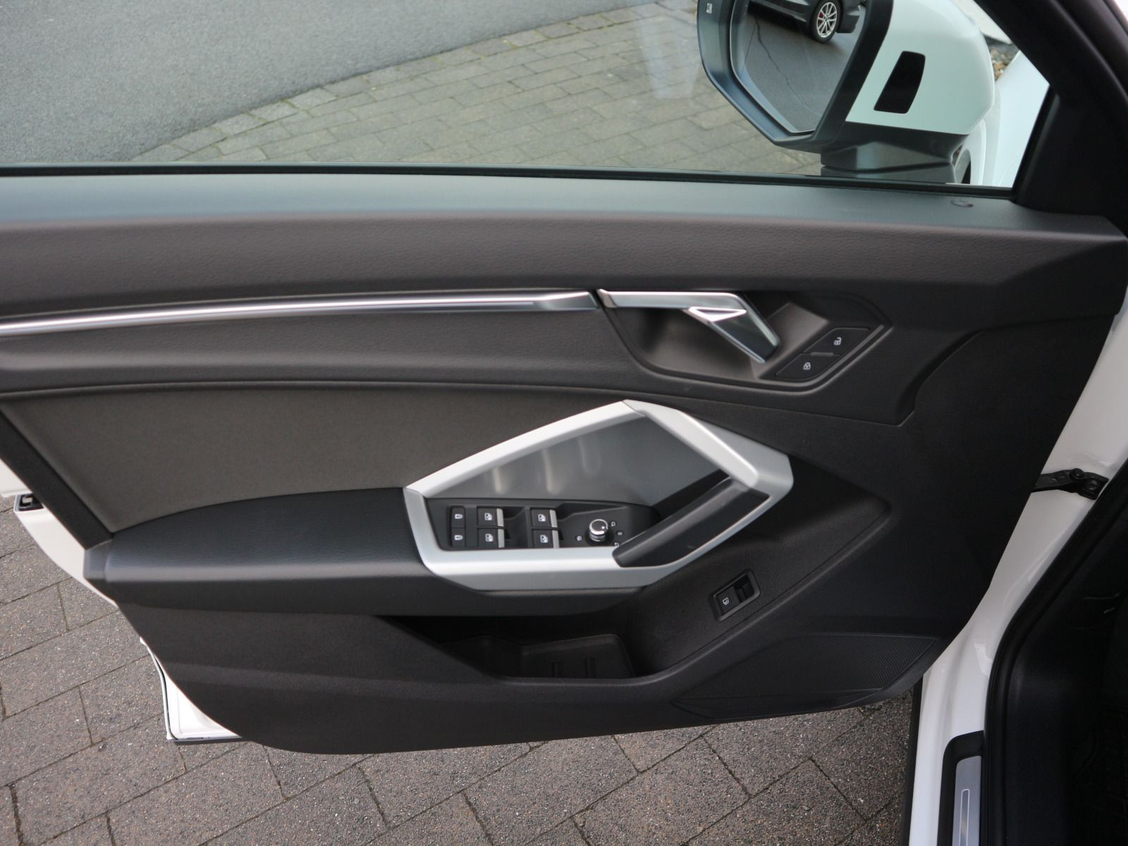 Fahrzeugabbildung Audi Q3 45 TFSI e S tronic S line 0,5%*AHK*RFK*NAVI*CARPLAY