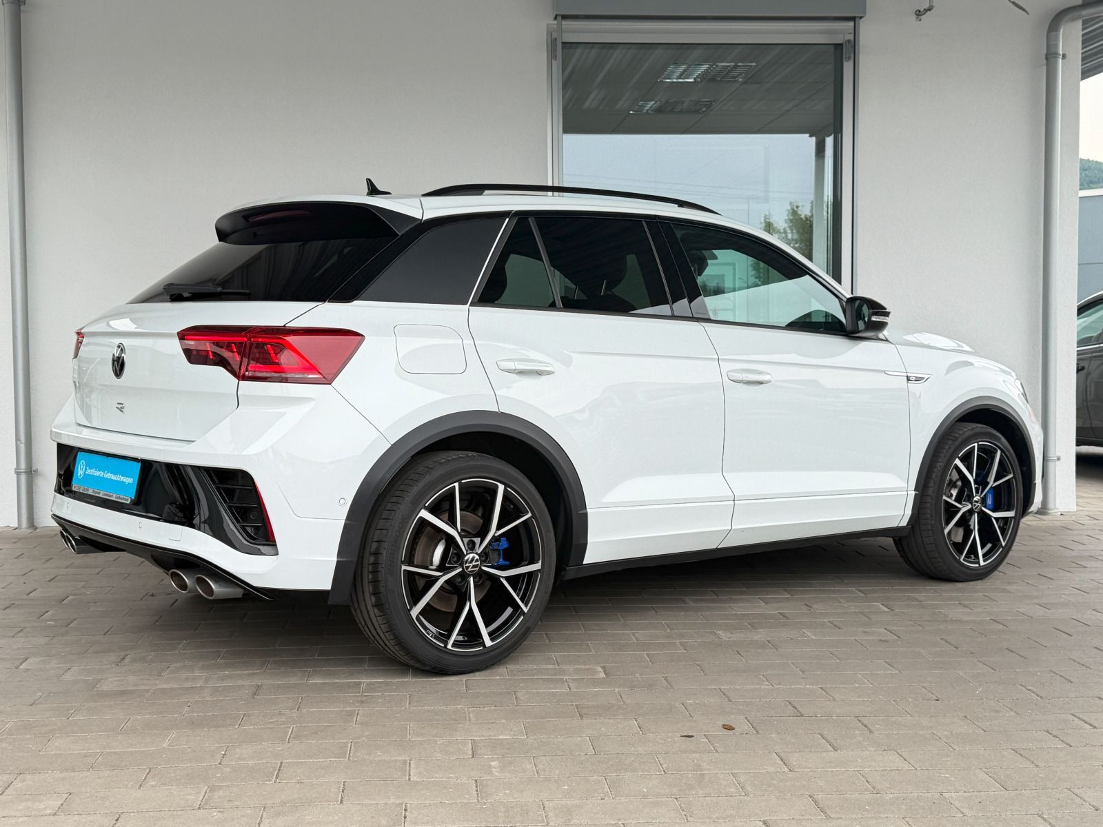 Fahrzeugabbildung Volkswagen T-Roc R 2.0 TSI DSG 4M AHK PANO BEATS BLACK STYLE