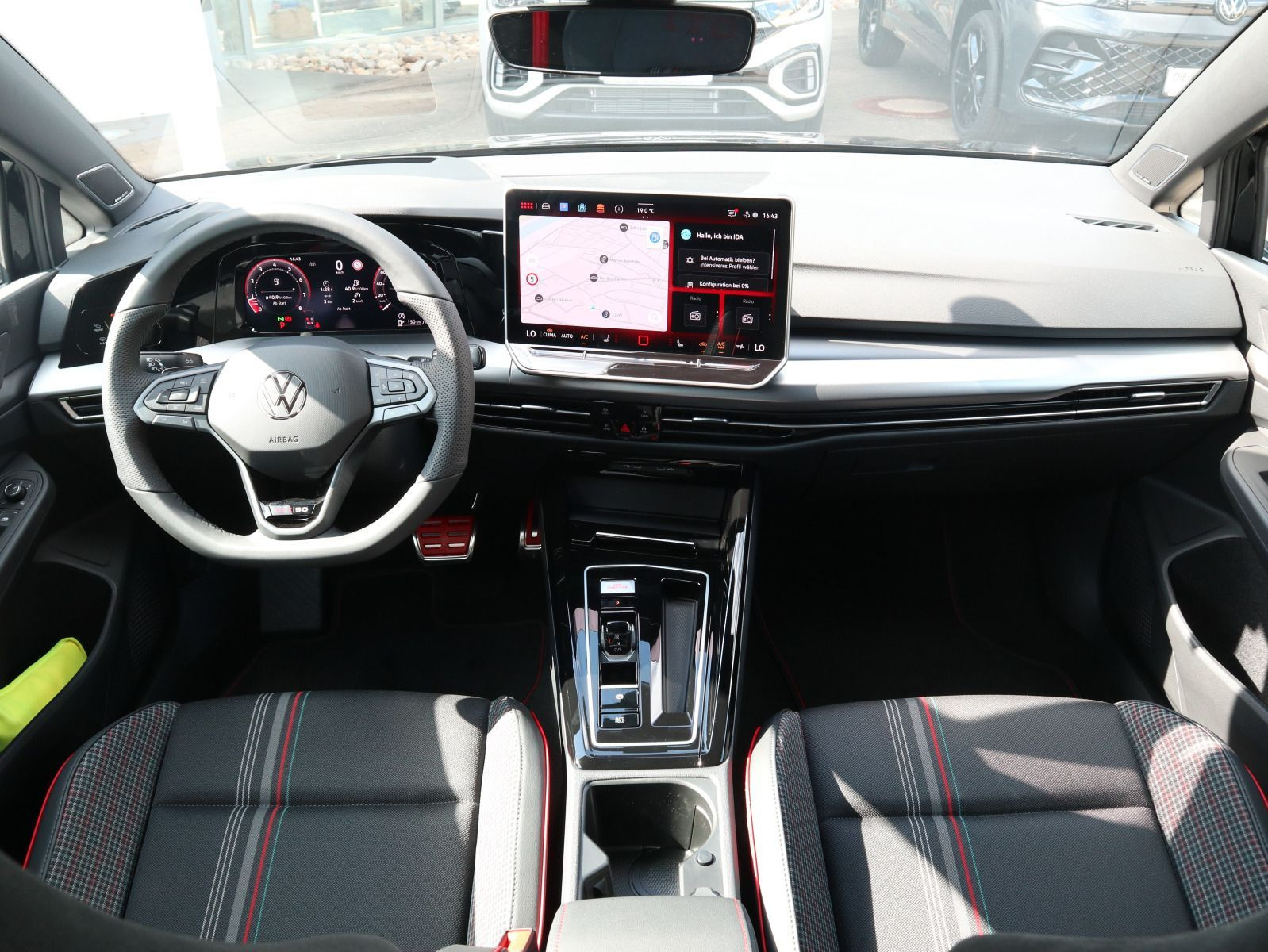 Fahrzeugabbildung Volkswagen Golf GTI EDITION 50 2,0 TSI OPF (325 PS) DSG*HARMAN KARDON*19 ZOLL*WINTERRÄDER*