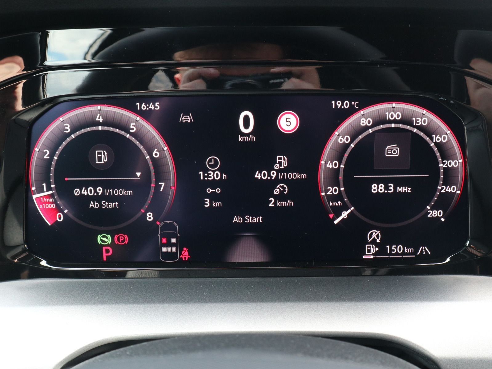 Fahrzeugabbildung Volkswagen Golf GTI EDITION 50 2,0 TSI OPF (325 PS) DSG*HARMAN KARDON*19 ZOLL*WINTERRÄDER*