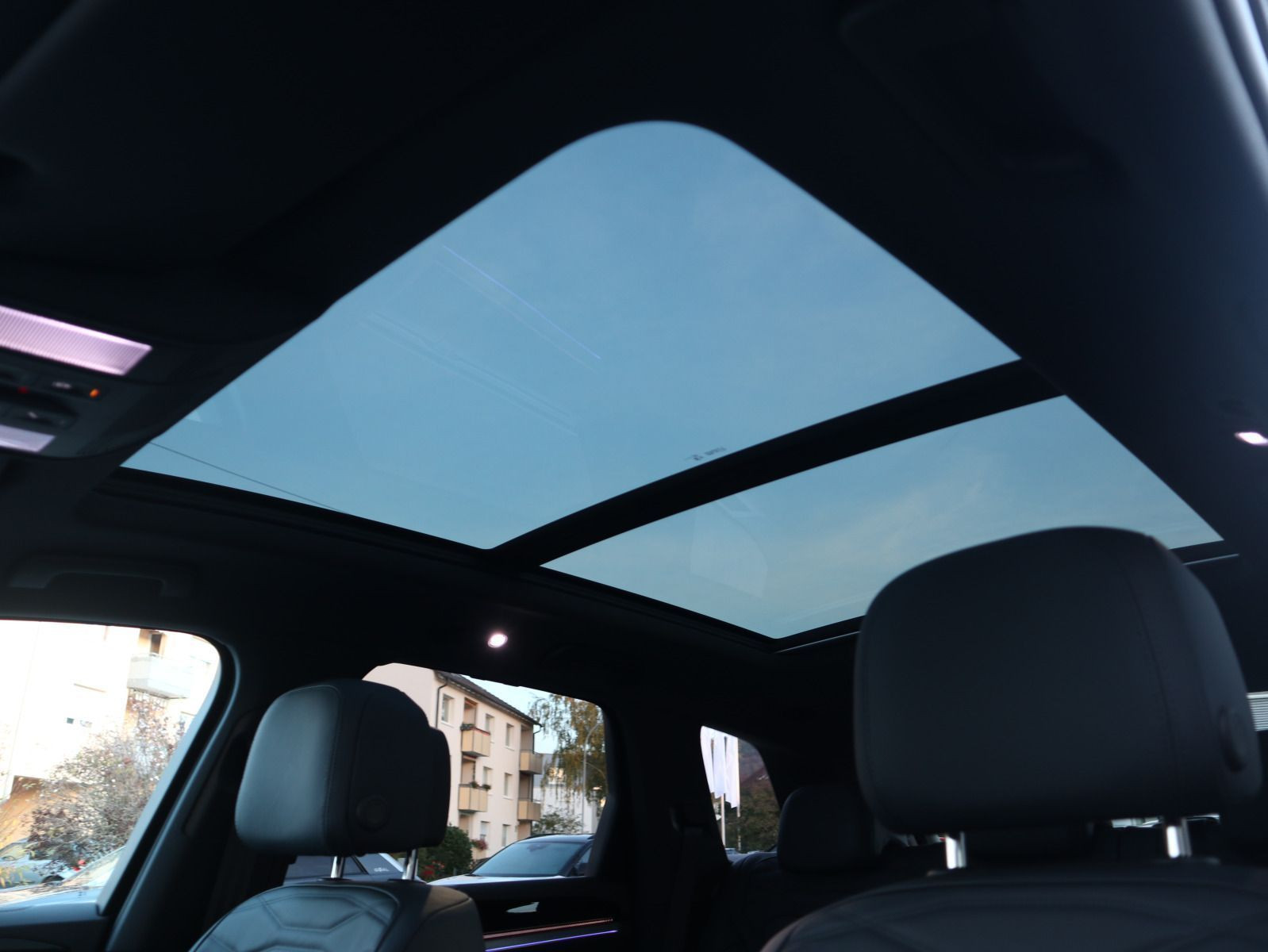 Fahrzeugabbildung Volkswagen Touareg R-Line 3,0 l V6 TDI SCR 4MOTION 210 kW (286 PS) 8-Gang-Automatik (Tiptronic)