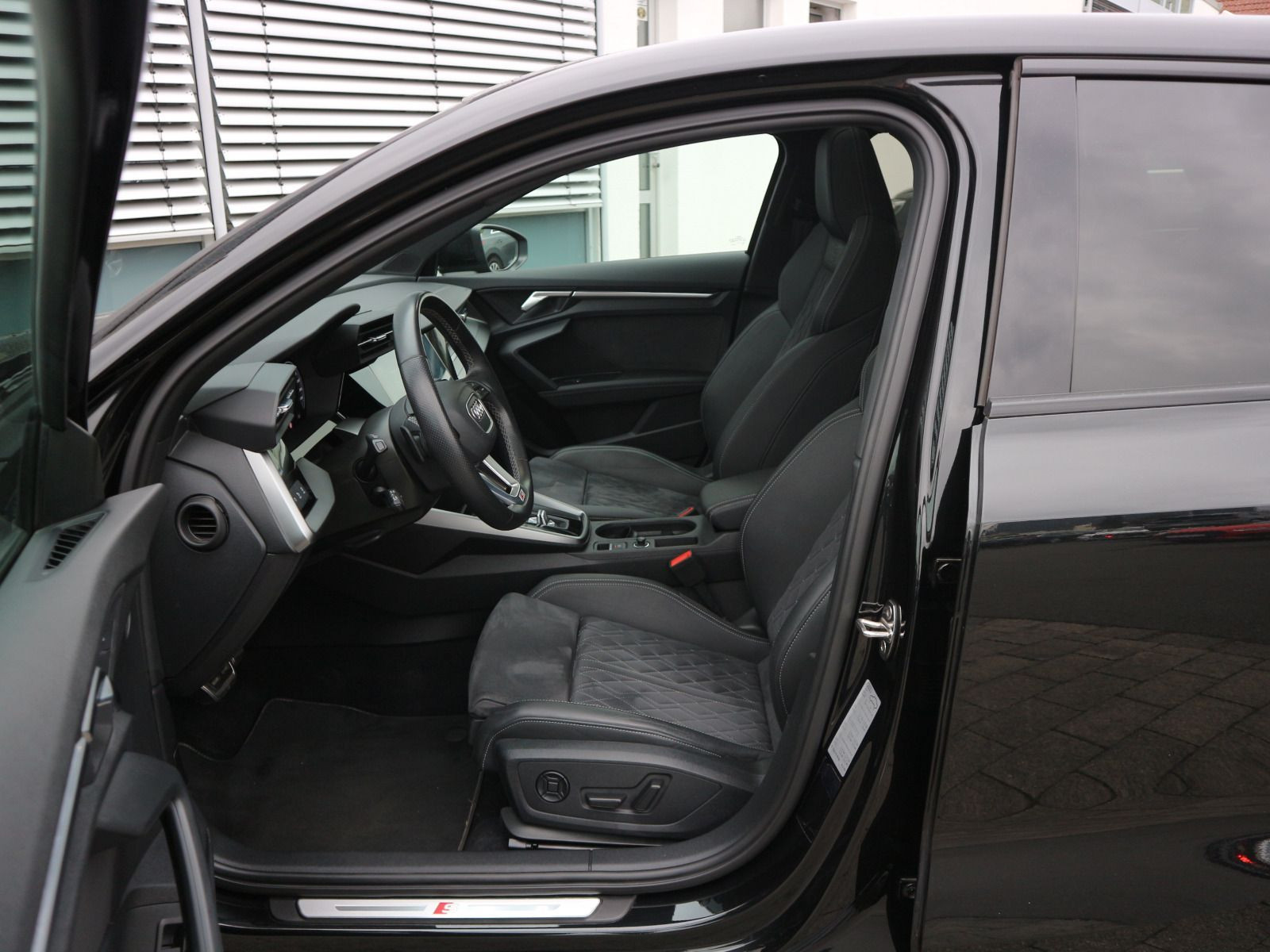 Fahrzeugabbildung Audi S3 Sportback 2.0 TFSI quattro PANO*RFK*B&O*ACC