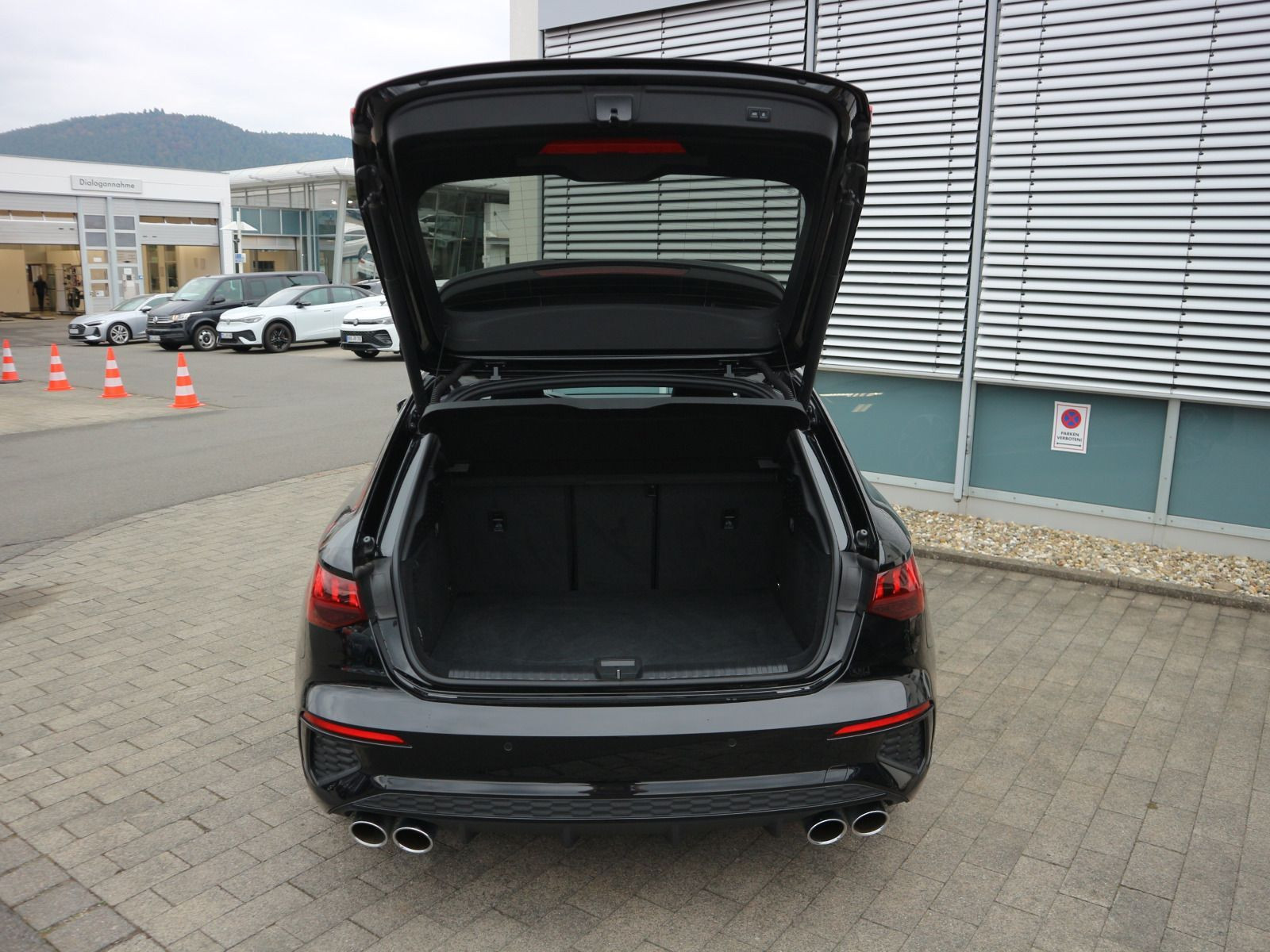Fahrzeugabbildung Audi S3 Sportback 2.0 TFSI quattro PANO*RFK*B&O*ACC