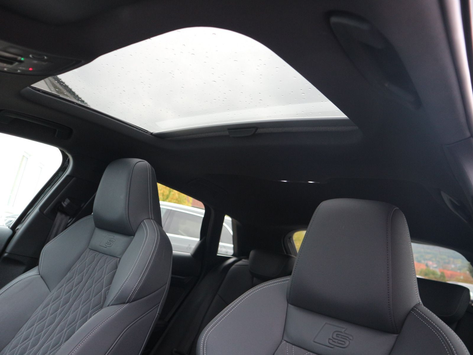 Fahrzeugabbildung Audi S3 Sportback 2.0 TFSI quattro PANO*RFK*B&O*ACC