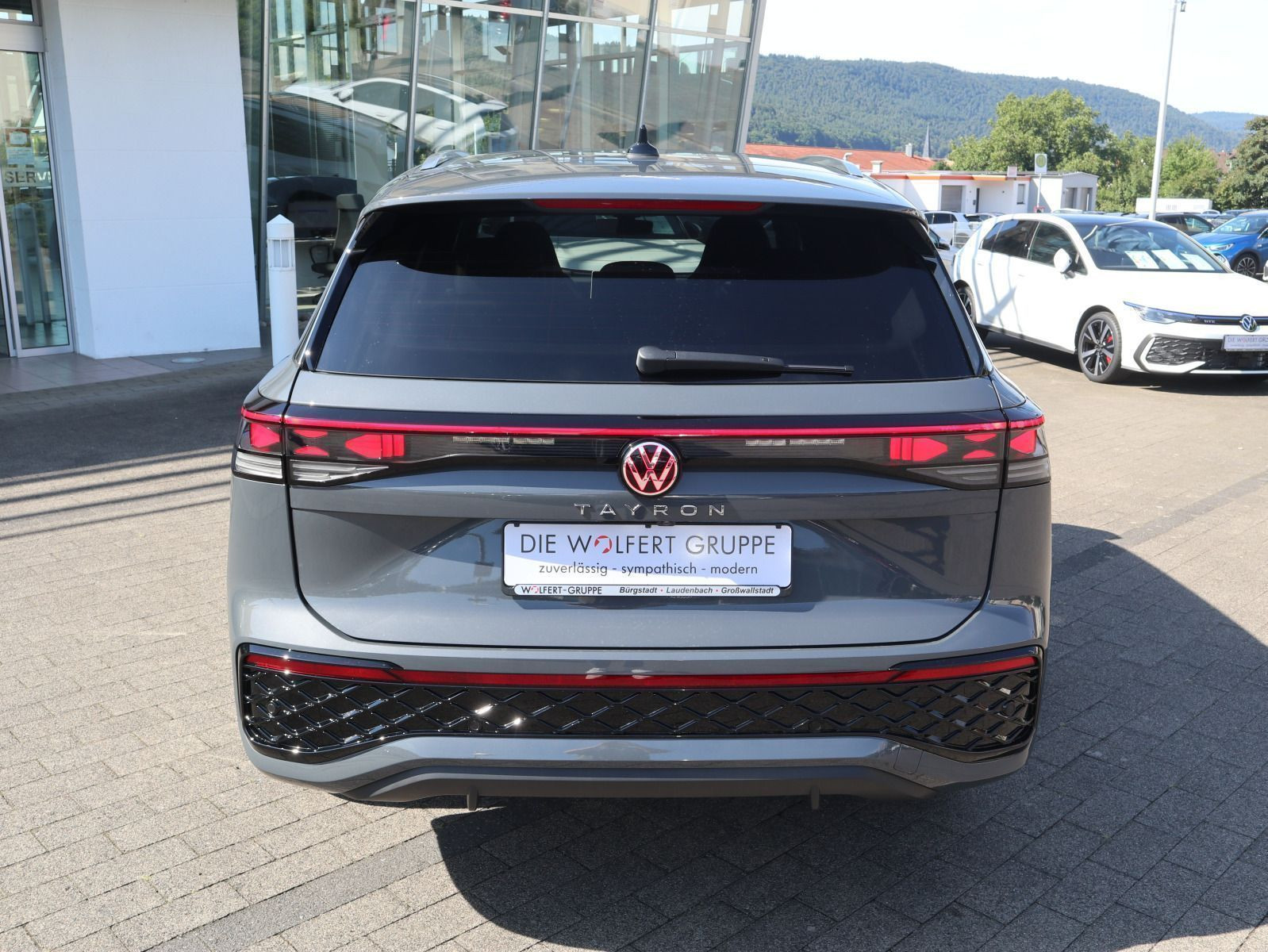 Fahrzeugabbildung Volkswagen Tayron R-Line 2,0 TDI SCR 4MOTION (193 PS) DSG *AHK*PANO*STANDHZG*WINTERRÄDER*