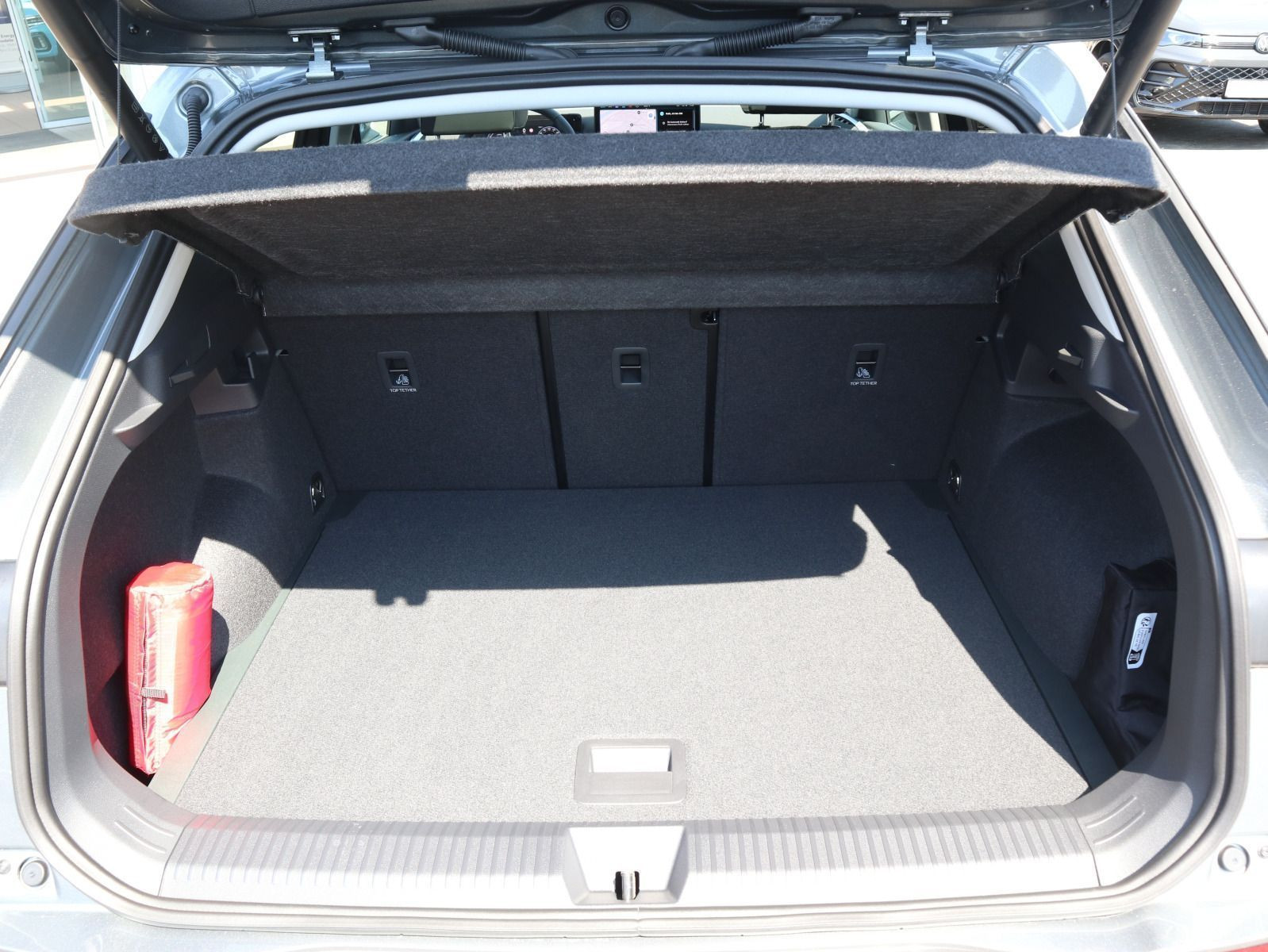 Fahrzeugabbildung Volkswagen T-Roc Style 1.5 eTSI OPF (150 PS) DSG *WINTERRÄDER*PANORAMA*20 ZOLL*NEUES MODELL*