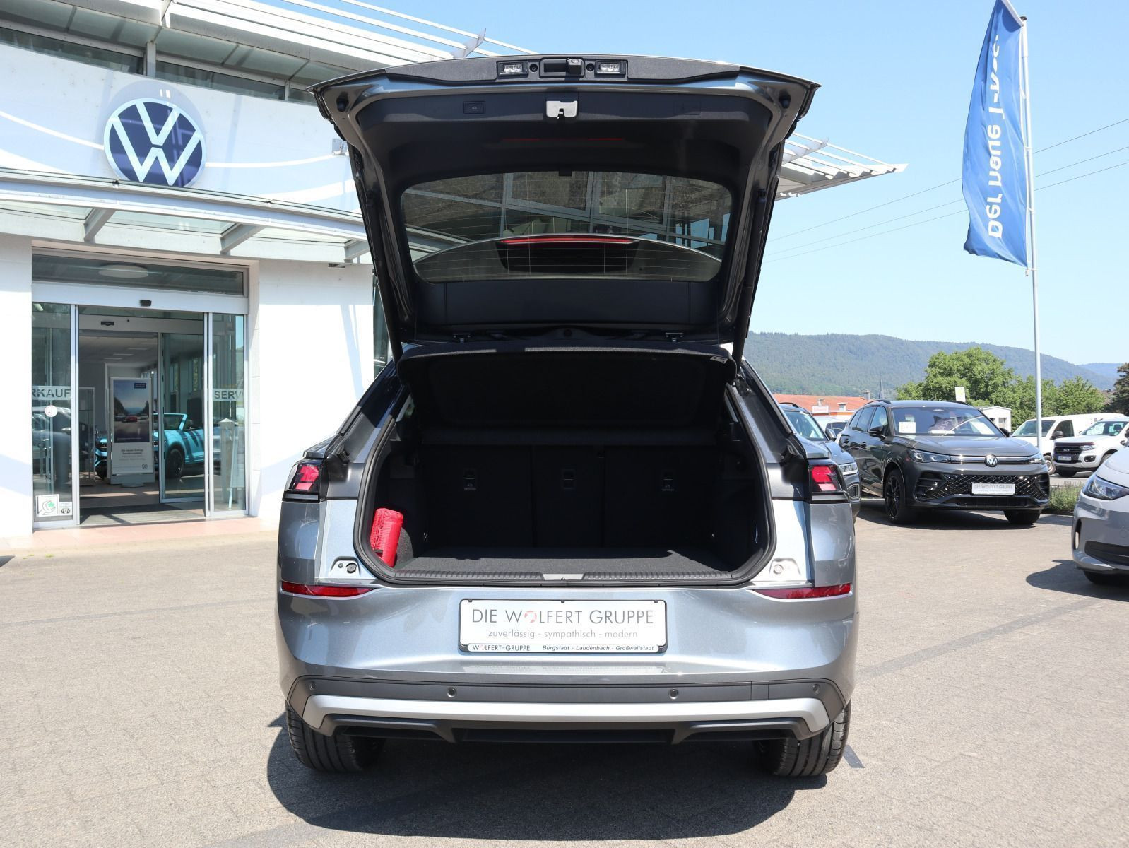 Fahrzeugabbildung Volkswagen T-Roc Style 1.5 eTSI OPF (150 PS) DSG *WINTERRÄDER*PANORAMA*20 ZOLL*NEUES MODELL*