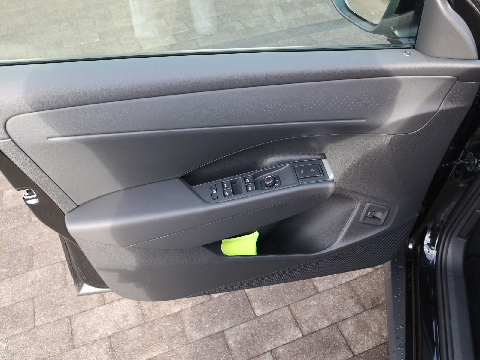 Fahrzeugabbildung Volkswagen T-Roc Style 1.5 eTSI OPF (116 PS) DSG *AHK*WINTERRÄDER*NAVI*NEUES MODELL*