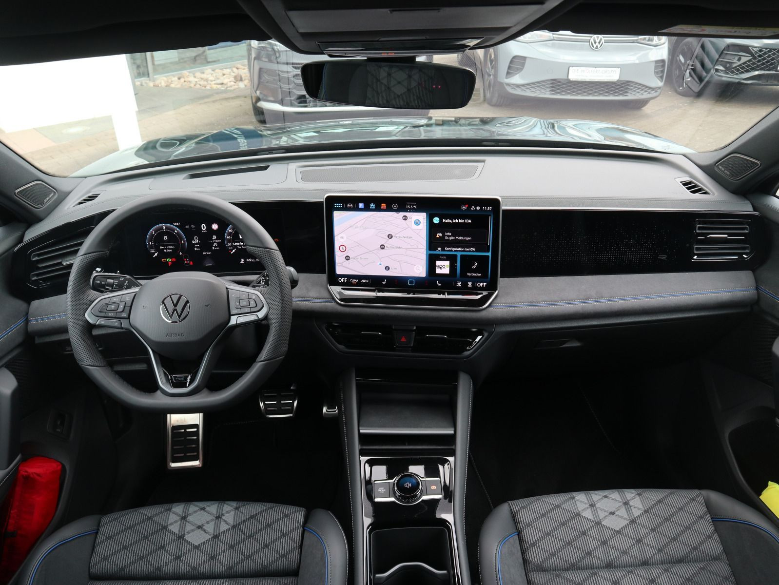 Fahrzeugabbildung Volkswagen Tiguan R-Line 2,0 l TDI SCR 4MOTION (193 PS) DSG*WINTERRÄDER*AHK*STHZG*