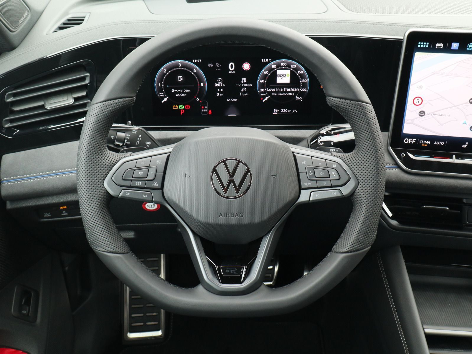 Fahrzeugabbildung Volkswagen Tiguan R-Line 2,0 l TDI SCR 4MOTION (193 PS) DSG*WINTERRÄDER*AHK*STHZG*