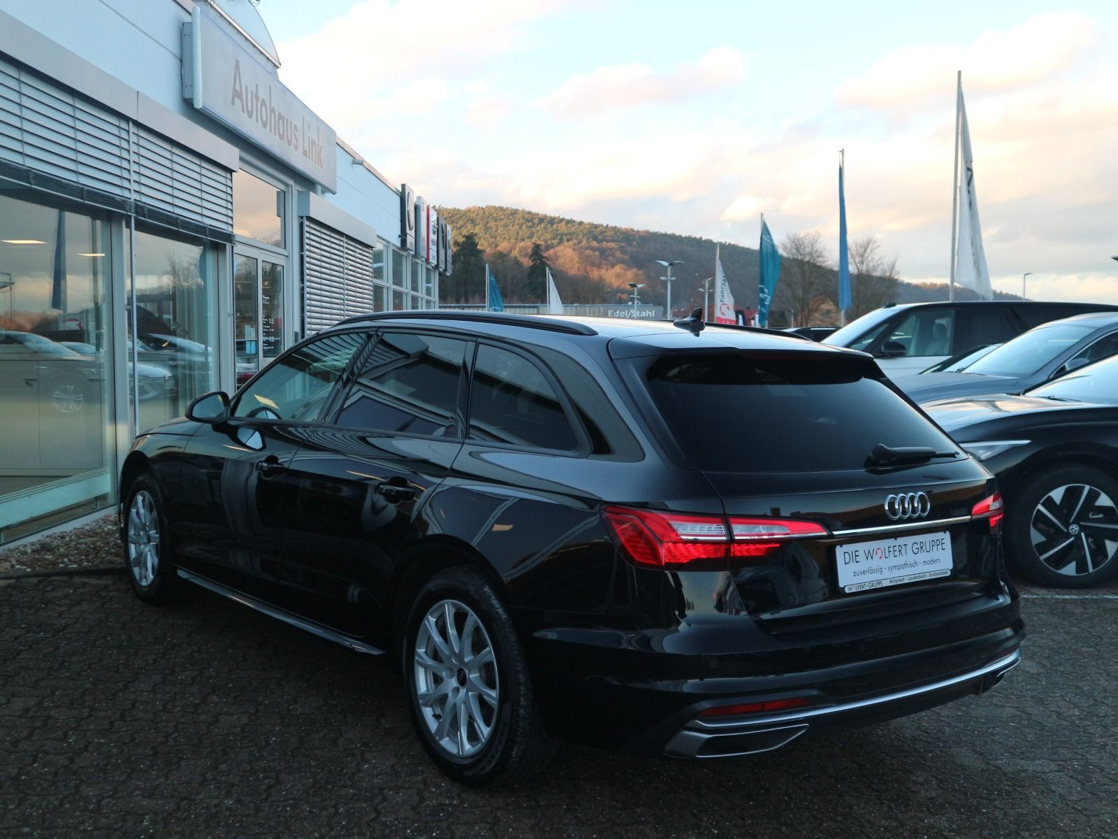 Fahrzeugabbildung Audi A4 Avant 40 TFSI S tronic advanced LED NAVI MMI PDC
