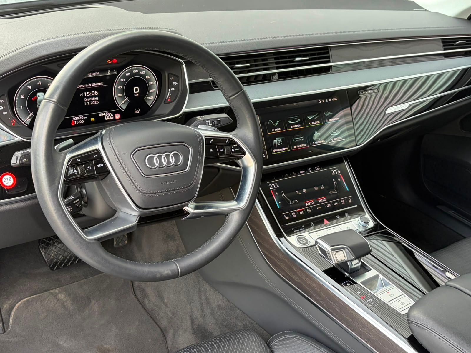 Fahrzeugabbildung Audi A8 60 TFSIe QUATTRO+WINTERRÄDER+PANORAMA+LASER+