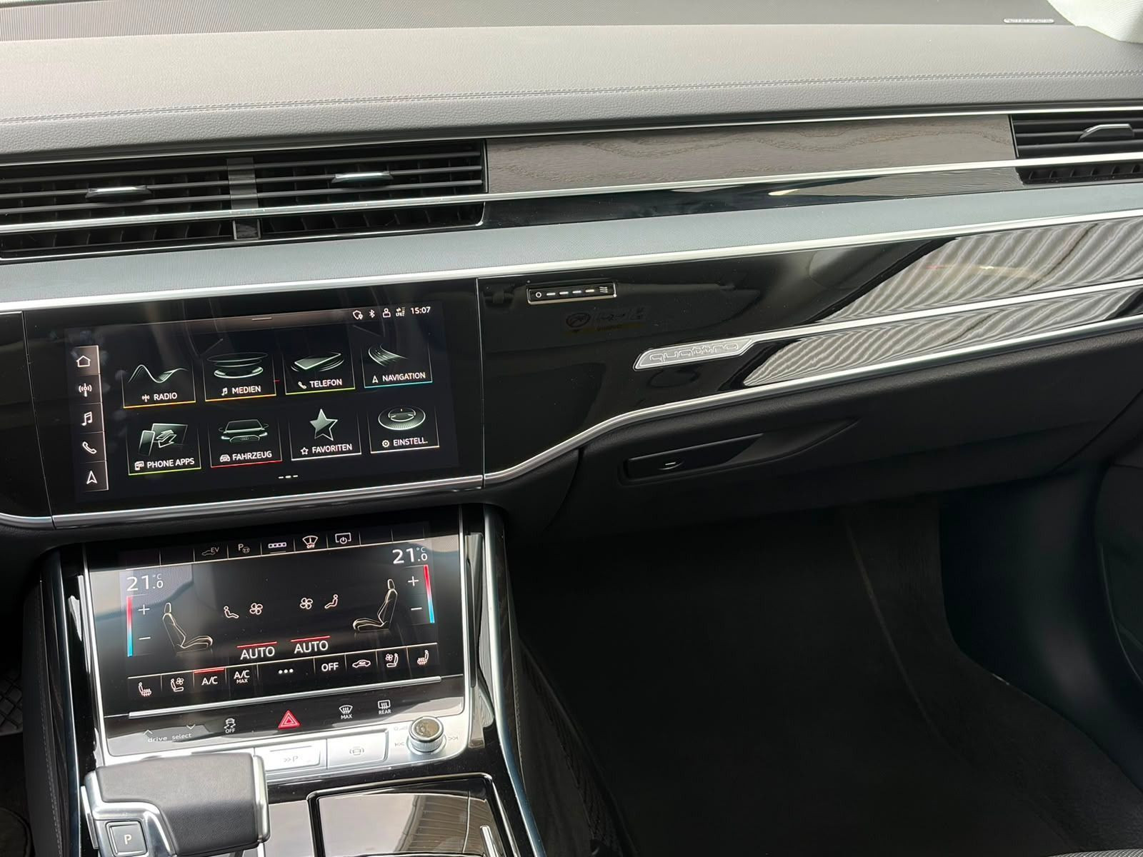 Fahrzeugabbildung Audi A8 60 TFSIe QUATTRO+WINTERRÄDER+PANORAMA+LASER+