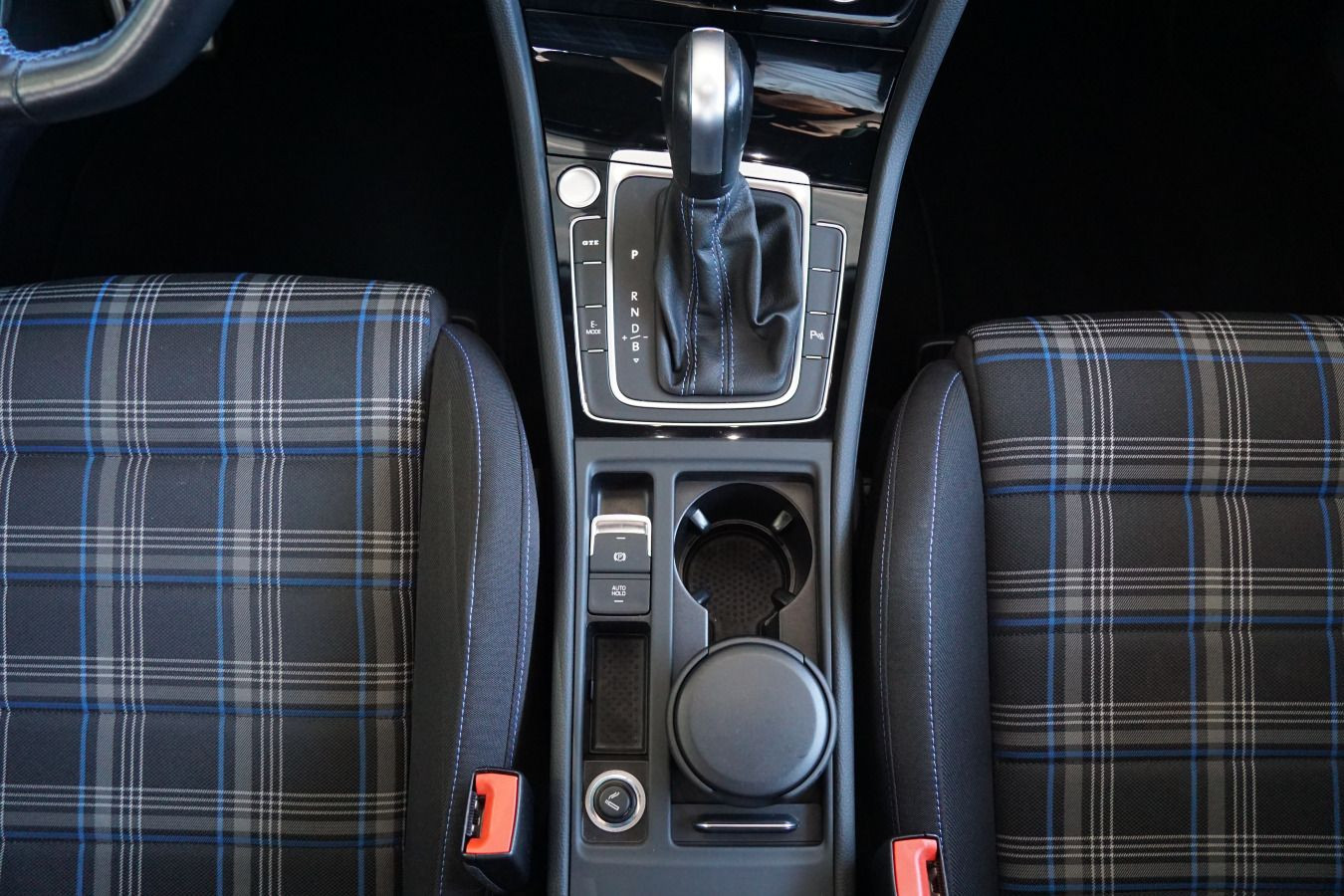 Fahrzeugabbildung Volkswagen Golf GTE 1.4 TSI DSG STDHZG ACC NAVI AHK