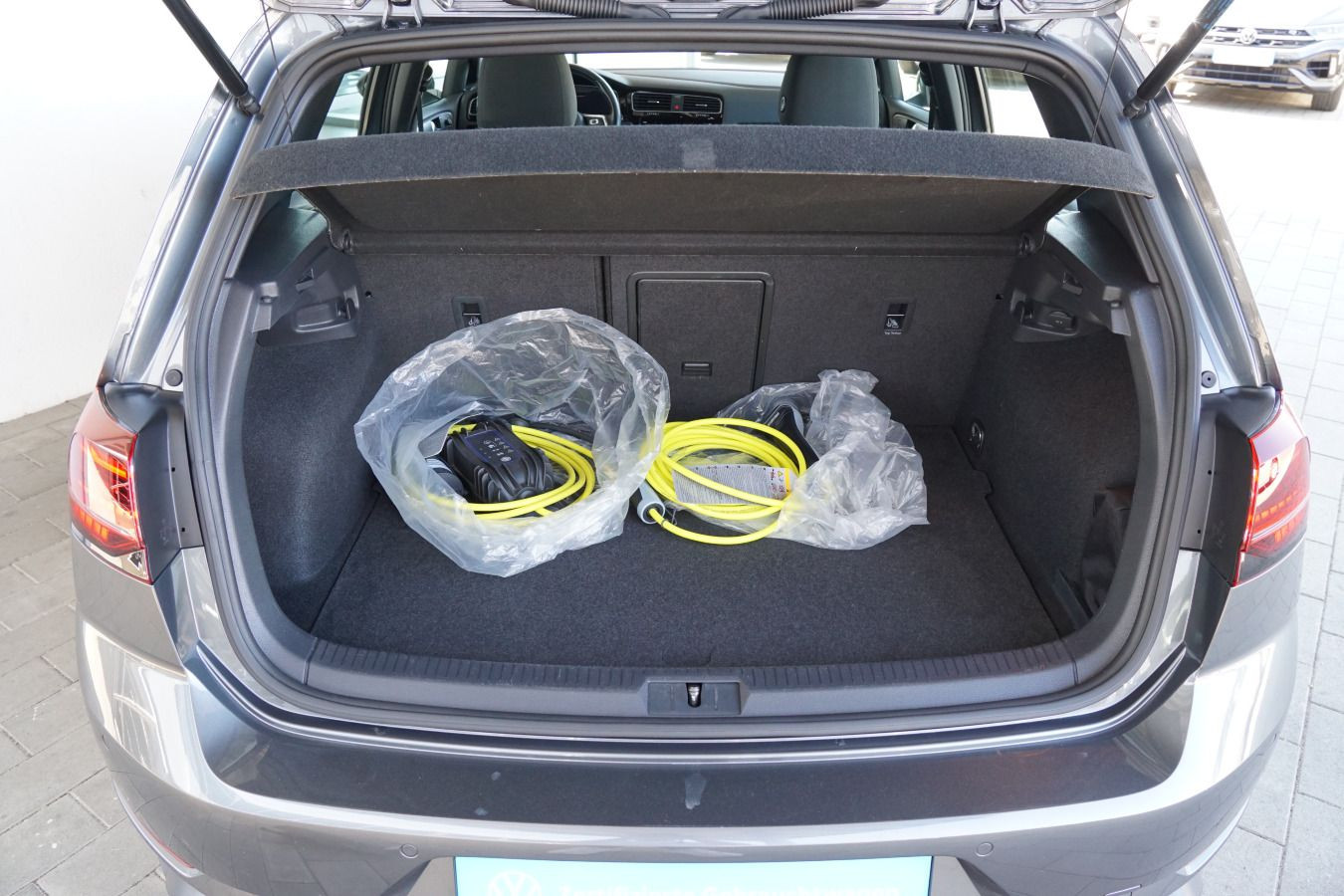 Fahrzeugabbildung Volkswagen Golf GTE 1.4 TSI DSG STDHZG ACC NAVI AHK