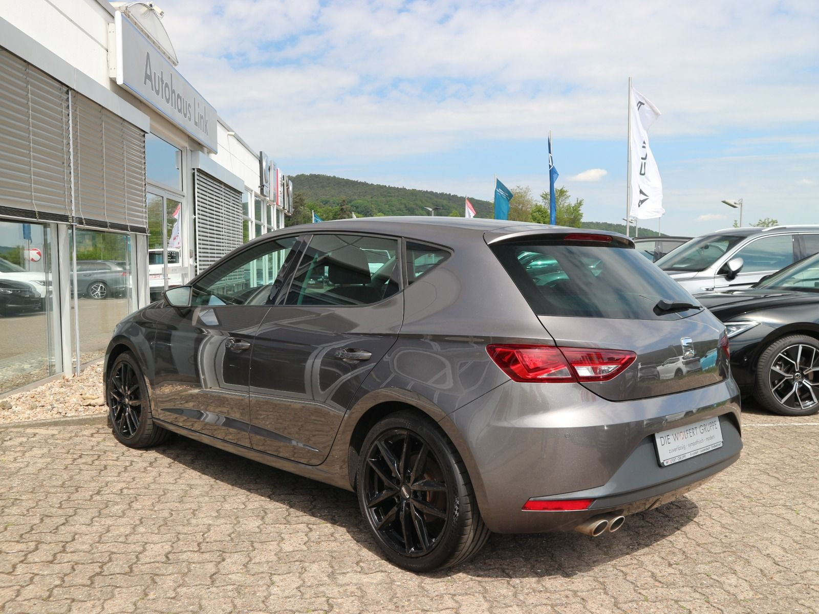 Fahrzeugabbildung SEAT Leon FR 1.8 TSI LED ACC NAVI AHK DAB PDC