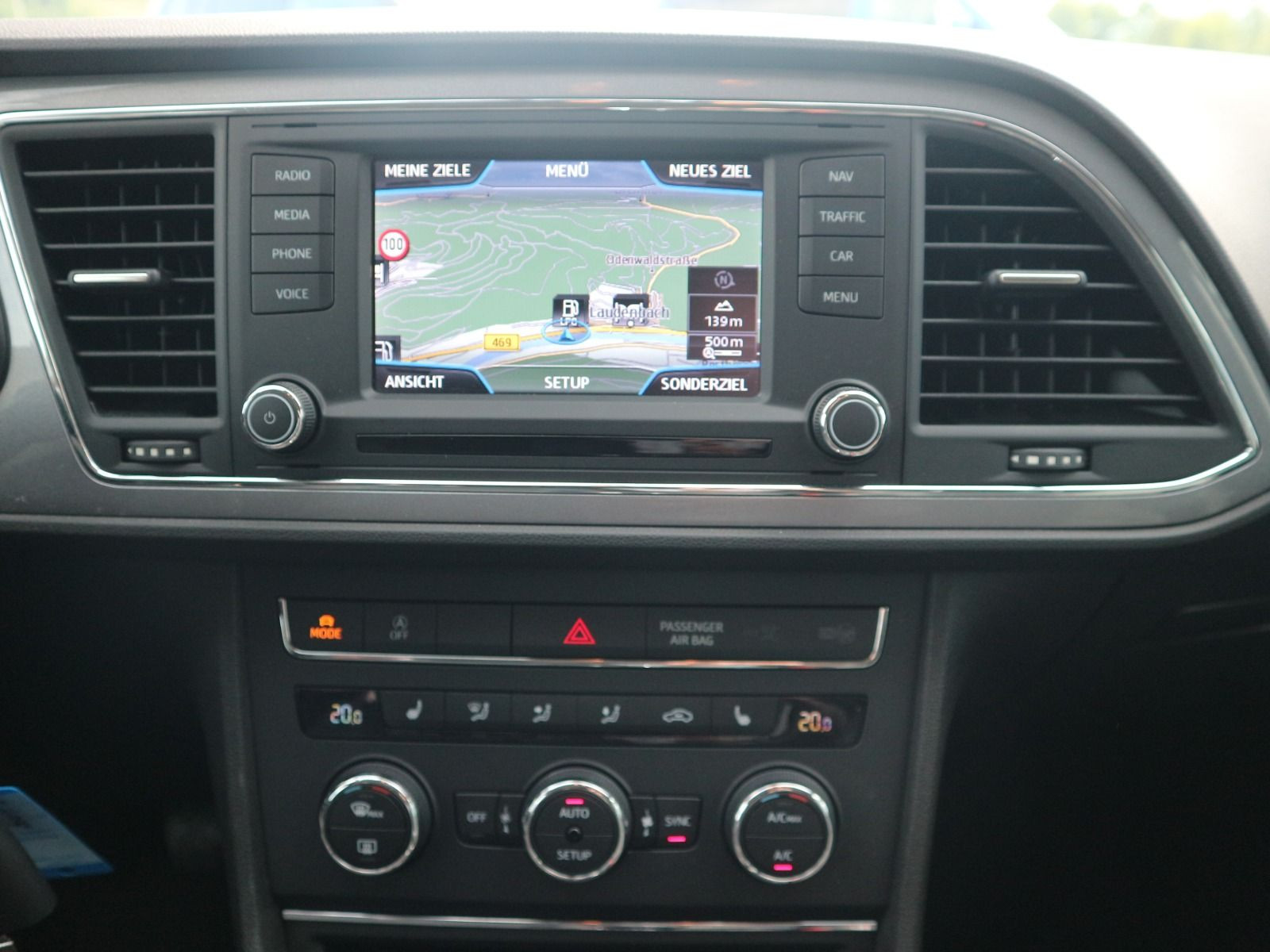Fahrzeugabbildung SEAT Leon FR 1.8 TSI LED ACC NAVI AHK DAB PDC