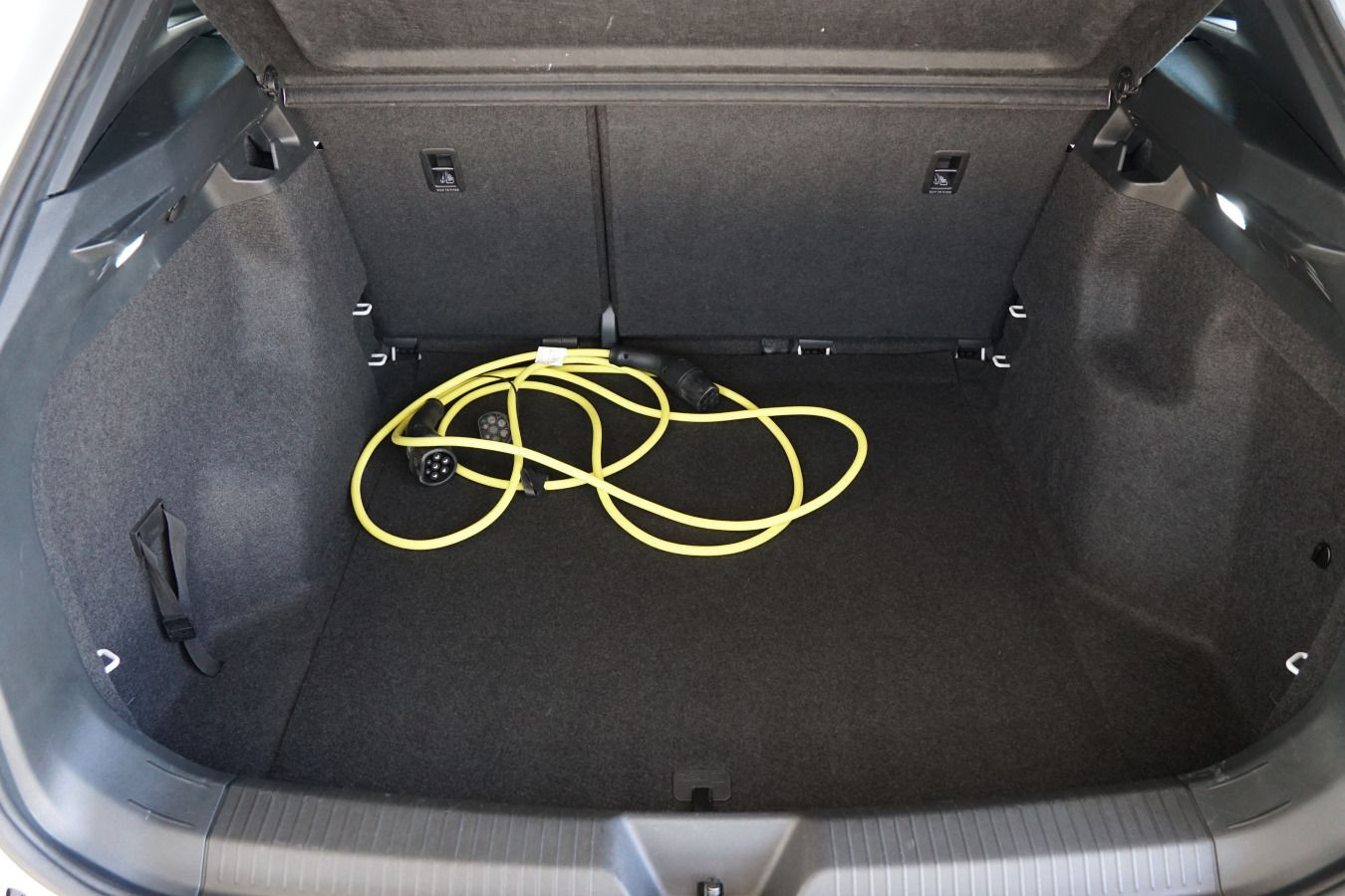 Fahrzeugabbildung Volkswagen ID.4 Pure Performance 125KW RFK NAVI LED KEYLESS