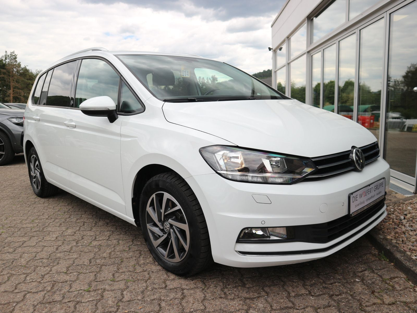 Fahrzeugabbildung Volkswagen Touran Sound 1.6 TDI PANO ACC NAVI 7SITZE