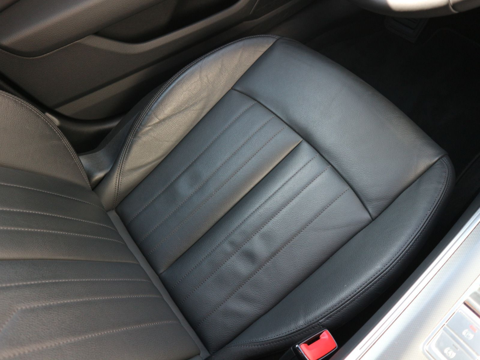 Fahrzeugabbildung Audi A6 Avant design 40 TDI quattro S tronic PANO*ACC