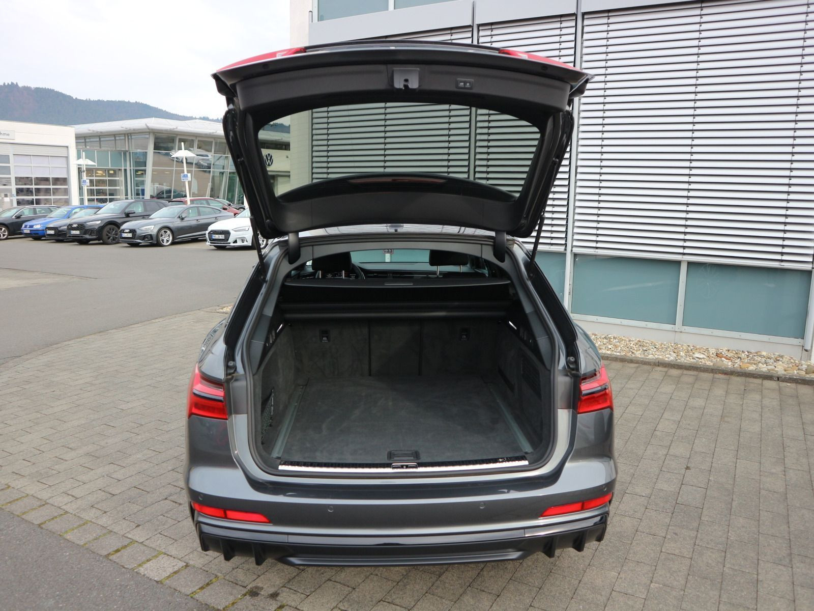 Fahrzeugabbildung Audi S6 Avant TDI quattro tiptronic B&O*ACC*SHZ*RKF