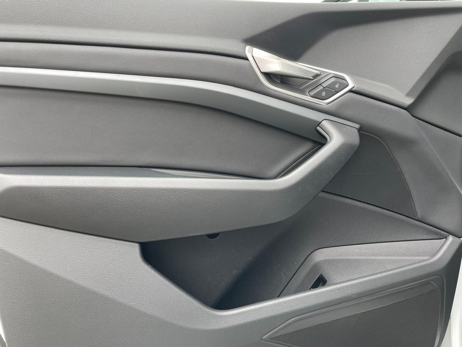 Fahrzeugabbildung Audi Q8 e-tron 50 QUATTRO S LINE+MATRIX+WINTER+KAMERA