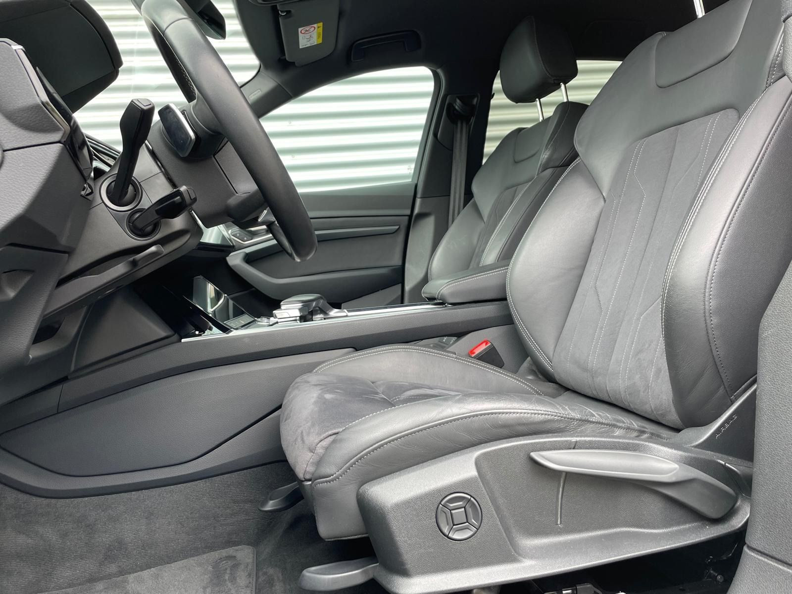Fahrzeugabbildung Audi Q8 e-tron 50 QUATTRO S LINE+MATRIX+WINTER+KAMERA