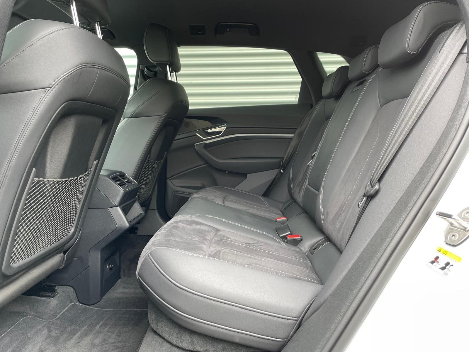 Fahrzeugabbildung Audi Q8 e-tron 50 QUATTRO S LINE+MATRIX+WINTER+KAMERA