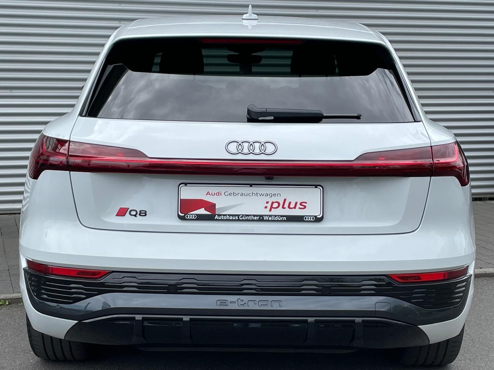 Fahrzeugabbildung Audi Q8 e-tron 50 QUATTRO S LINE+MATRIX+WINTER+KAMERA