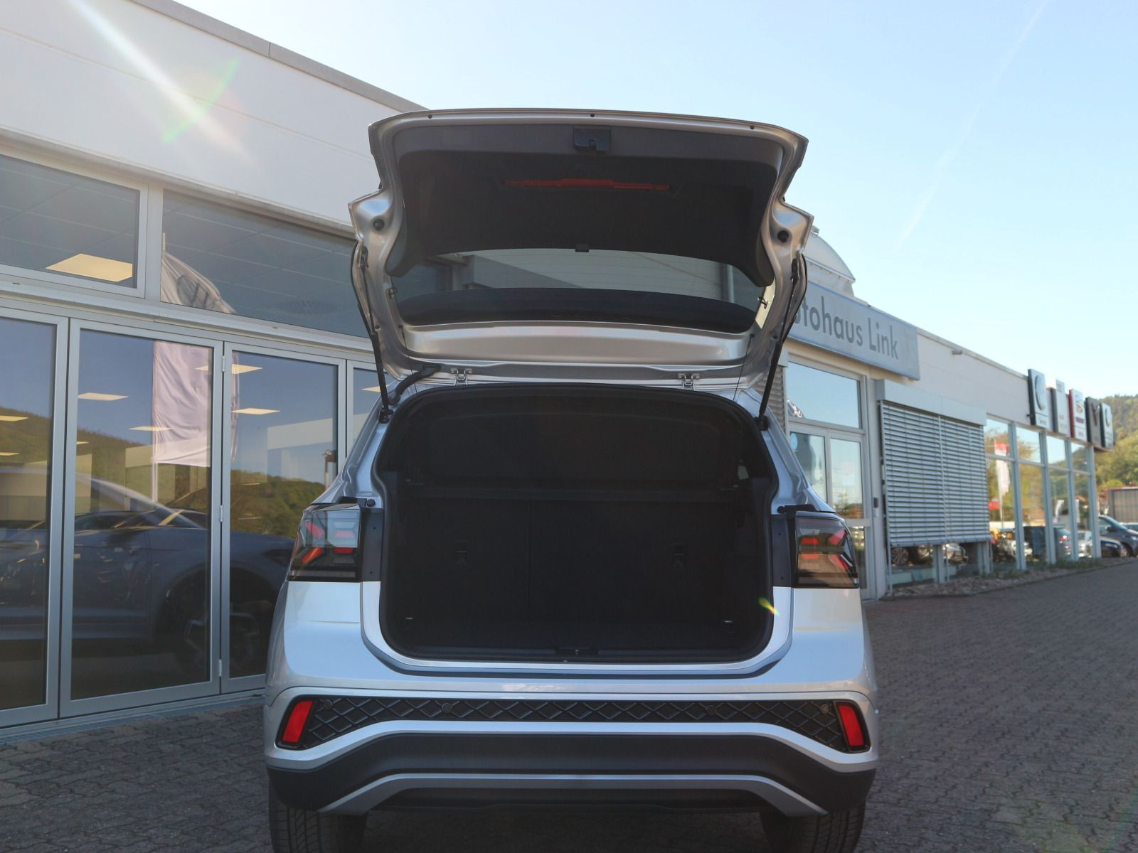 Fahrzeugabbildung Volkswagen T-Cross R-Line 1.5 TSI ACT OPF (150 PS) DSG*AHK*NAVI*ALLWETTER*