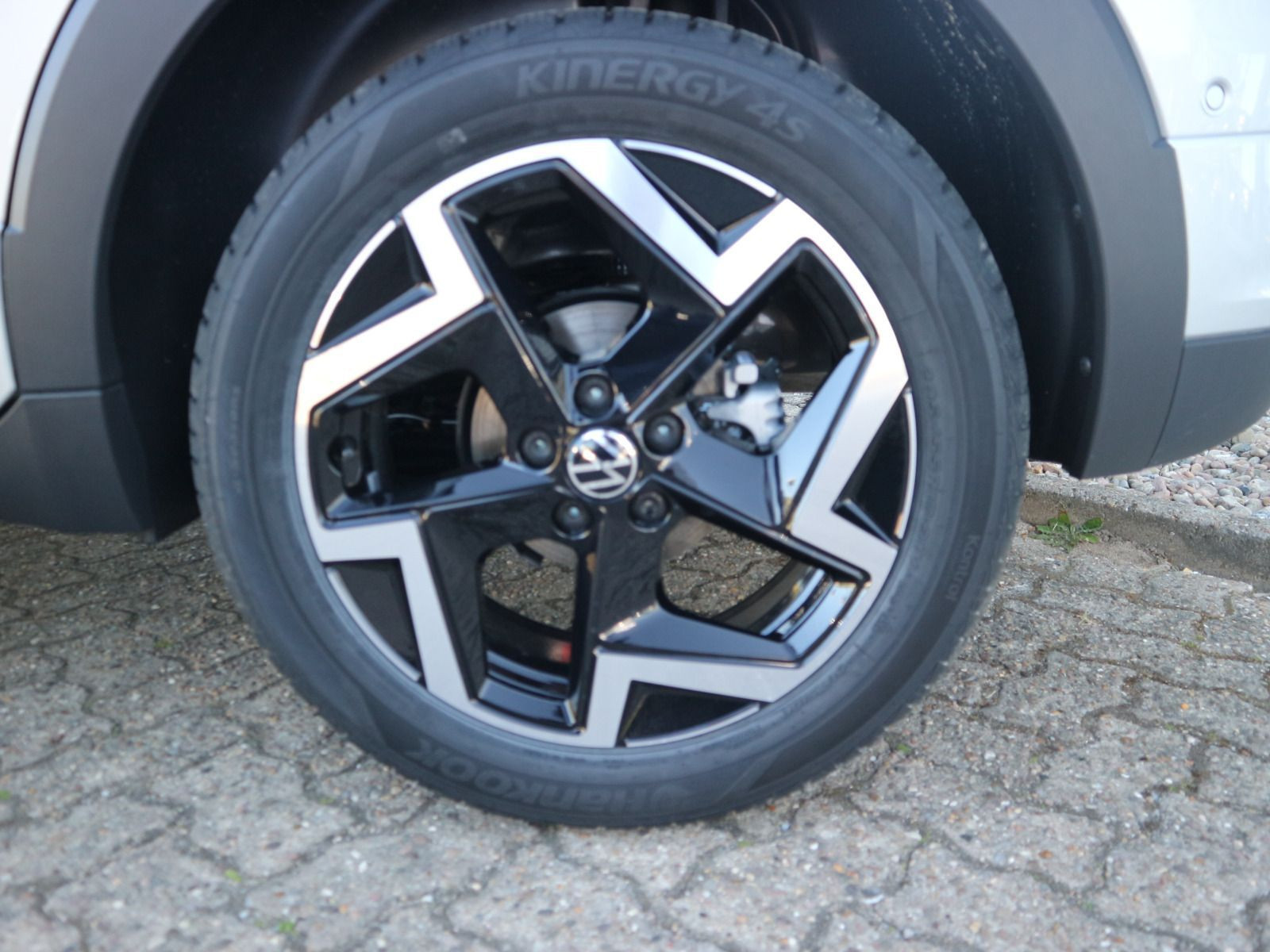 Fahrzeugabbildung Volkswagen T-Cross R-Line 1.5 TSI ACT OPF (150 PS) DSG*AHK*NAVI*ALLWETTER*