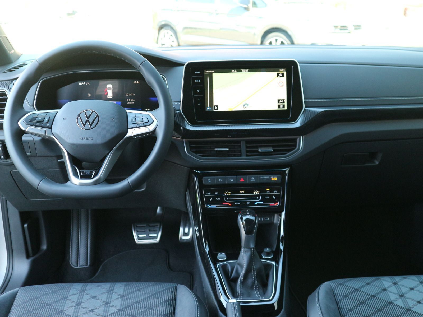 Fahrzeugabbildung Volkswagen T-Cross R-Line 1.5 TSI ACT OPF (150 PS) DSG*AHK*NAVI*ALLWETTER*