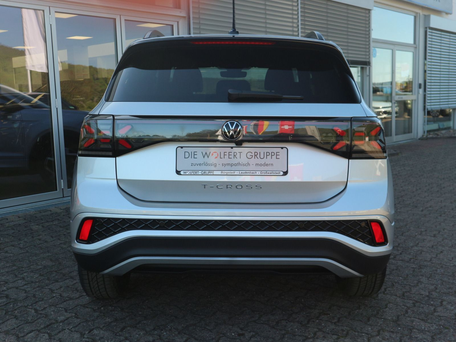 Fahrzeugabbildung Volkswagen T-Cross R-Line 1.5 TSI ACT OPF (150 PS) DSG*AHK*NAVI*ALLWETTER*