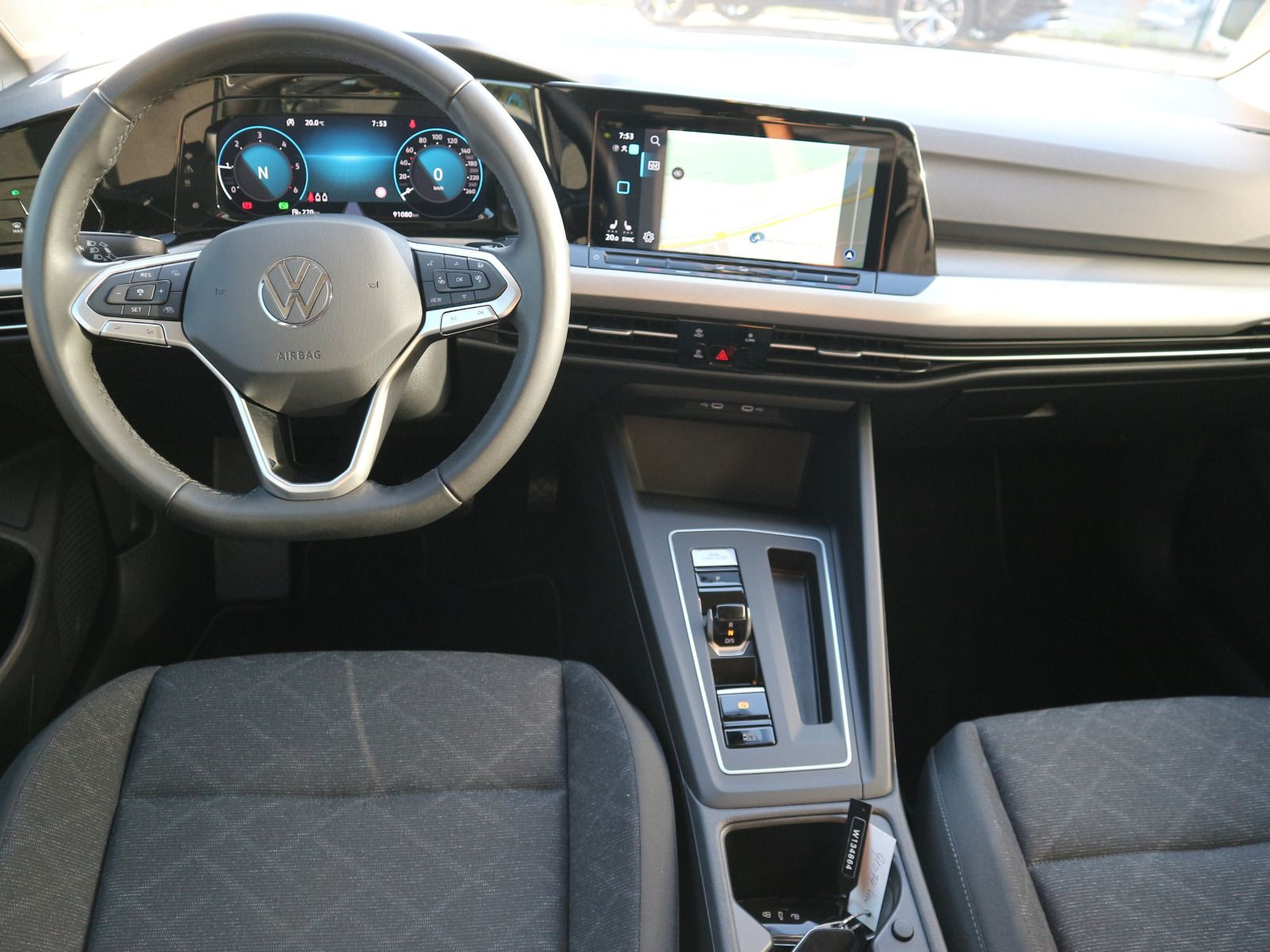 Fahrzeugabbildung Volkswagen Golf Life 2.0 TDI DSG ACC LED NAVI RFK CARPLAY