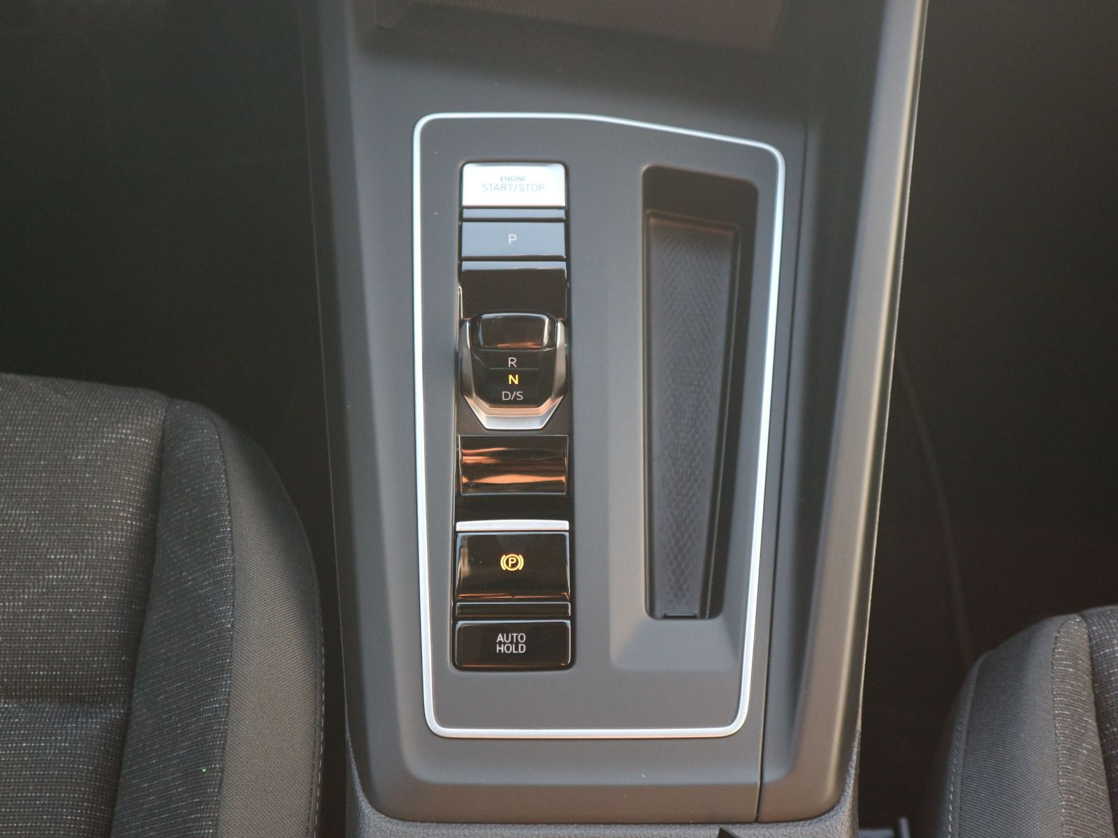 Fahrzeugabbildung Volkswagen Golf Life 2.0 TDI DSG ACC LED NAVI RFK CARPLAY