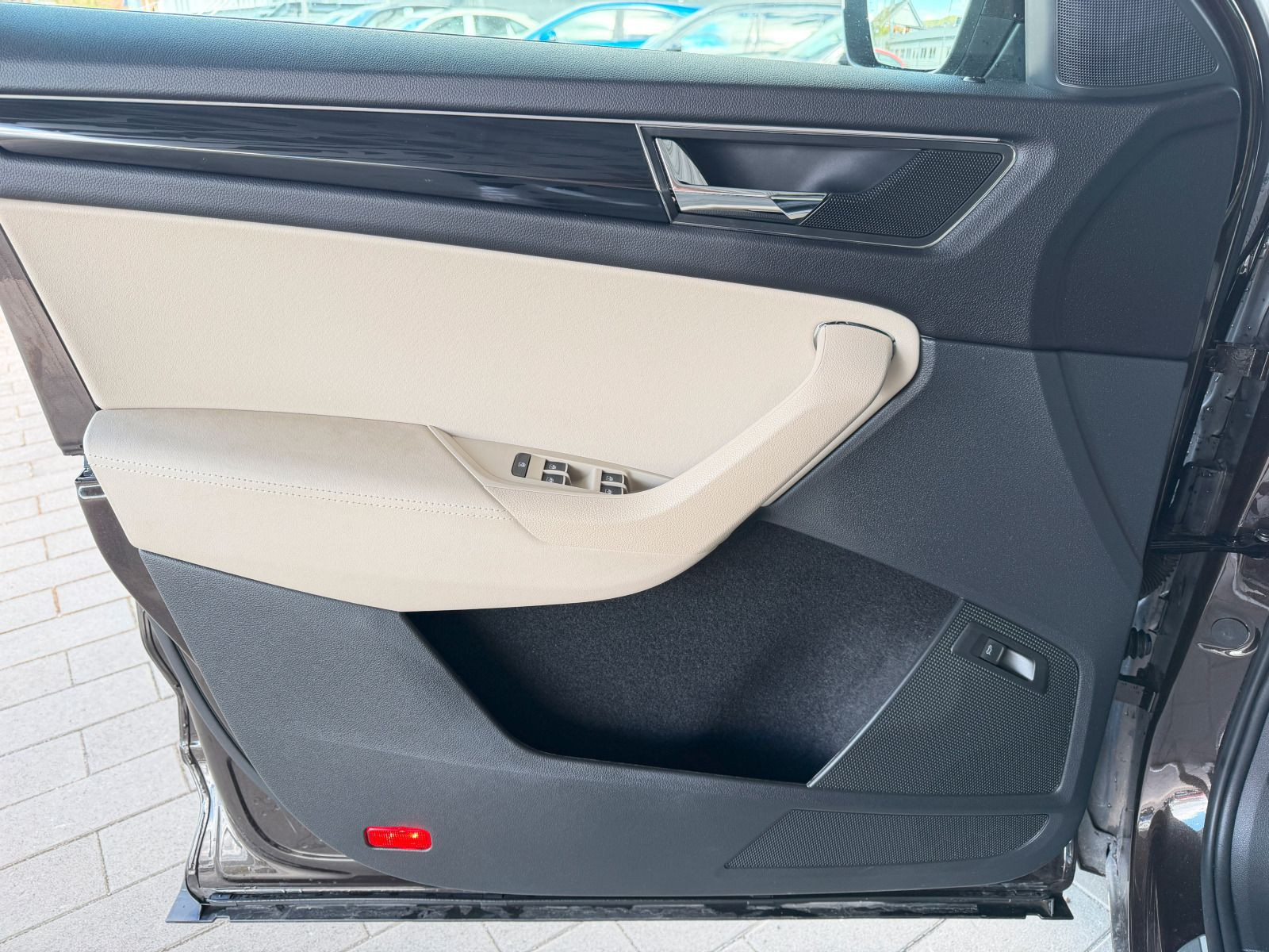 Fahrzeugabbildung SKODA Kodiaq Style 2.0 TSI 4x4 DSG AHK 360° STHZG