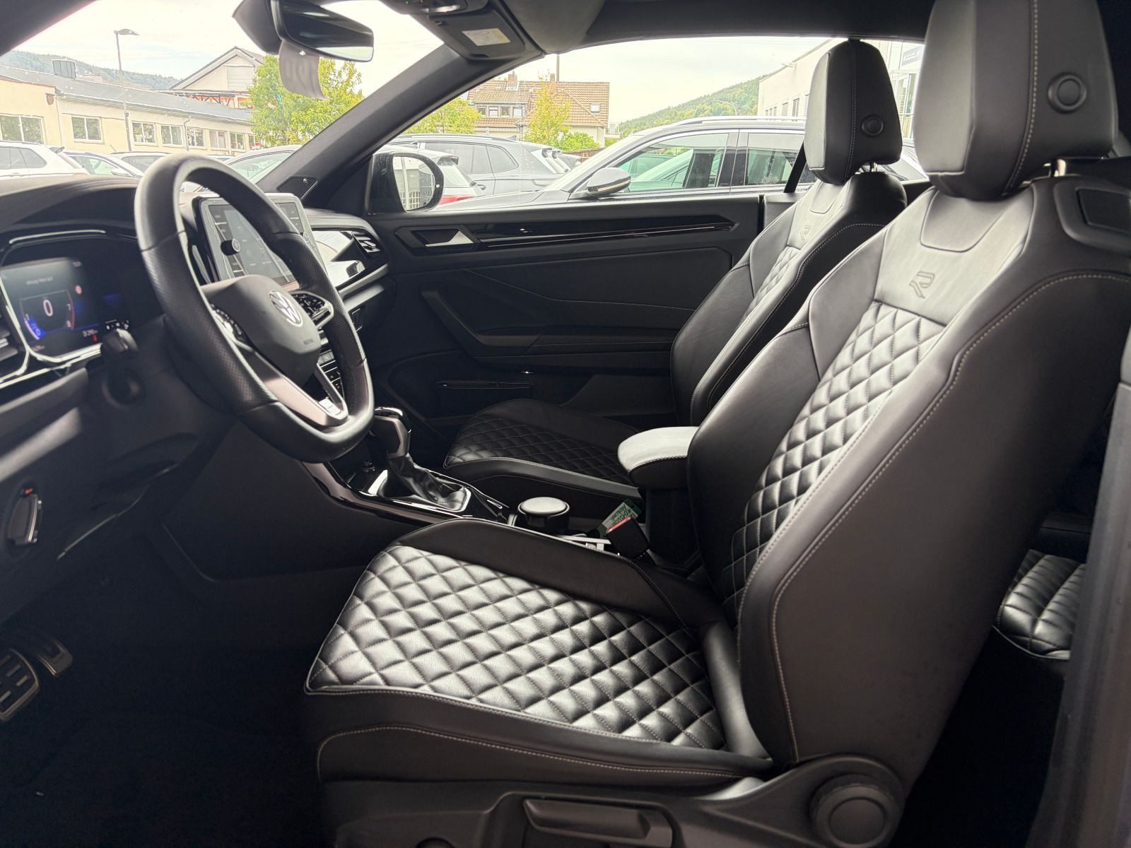 Fahrzeugabbildung Volkswagen T-Roc Cabriolet R-Line 1.5 TSI AHK BEATS RFK ACC