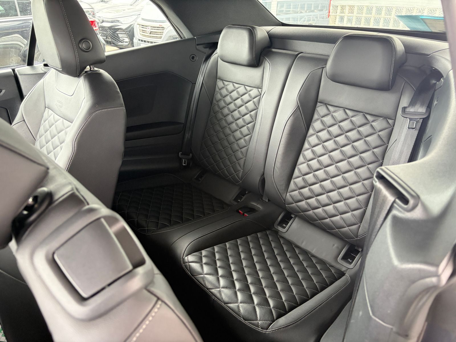 Fahrzeugabbildung Volkswagen T-Roc Cabriolet R-Line 1.5 TSI AHK BEATS RFK ACC